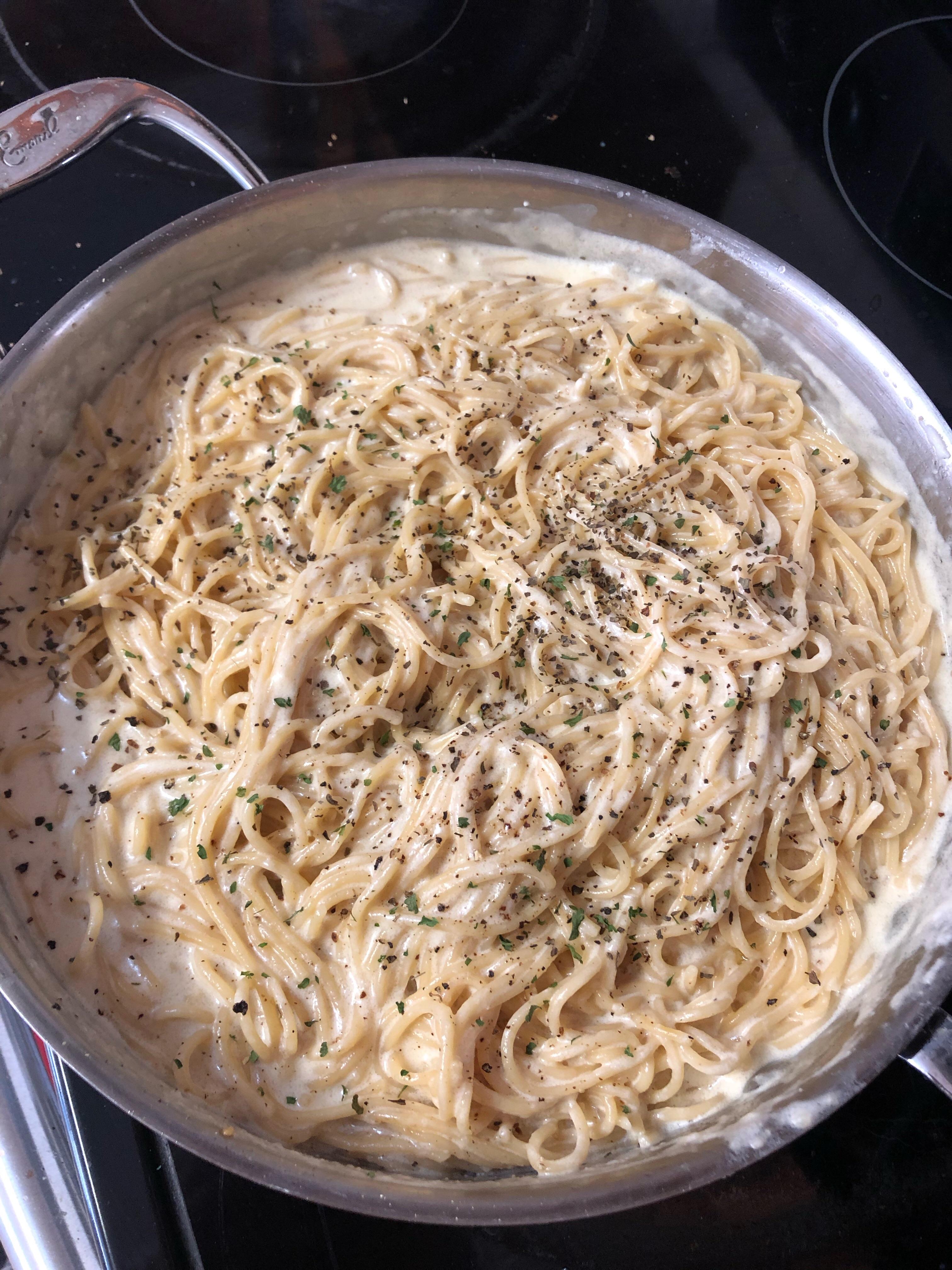 [Homemade] Spaghetti w/ Alfredo sauce! r/food