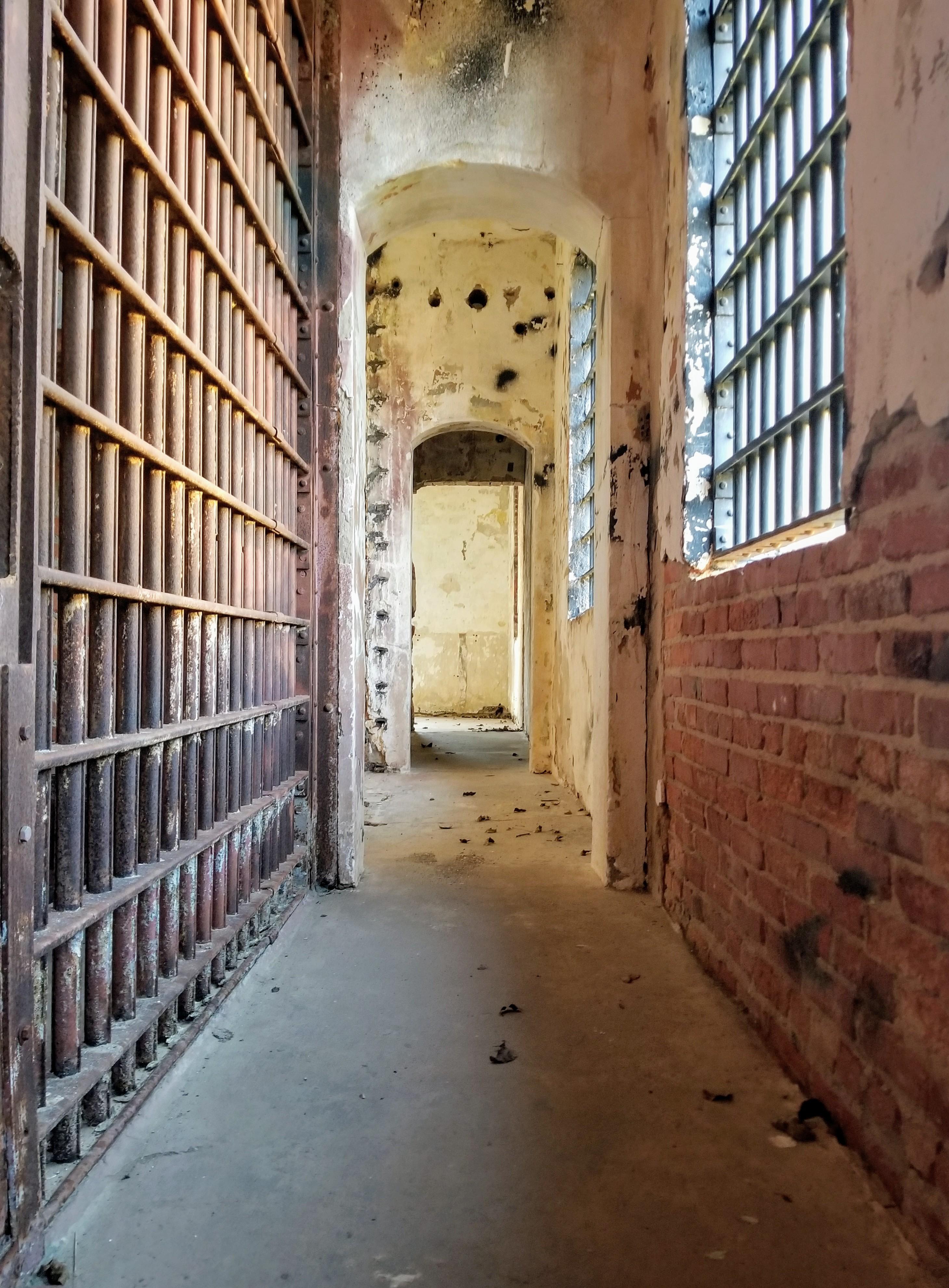 Abandoned jail located in Elba, AL [OC][2920x3961] r/AbandonedPorn