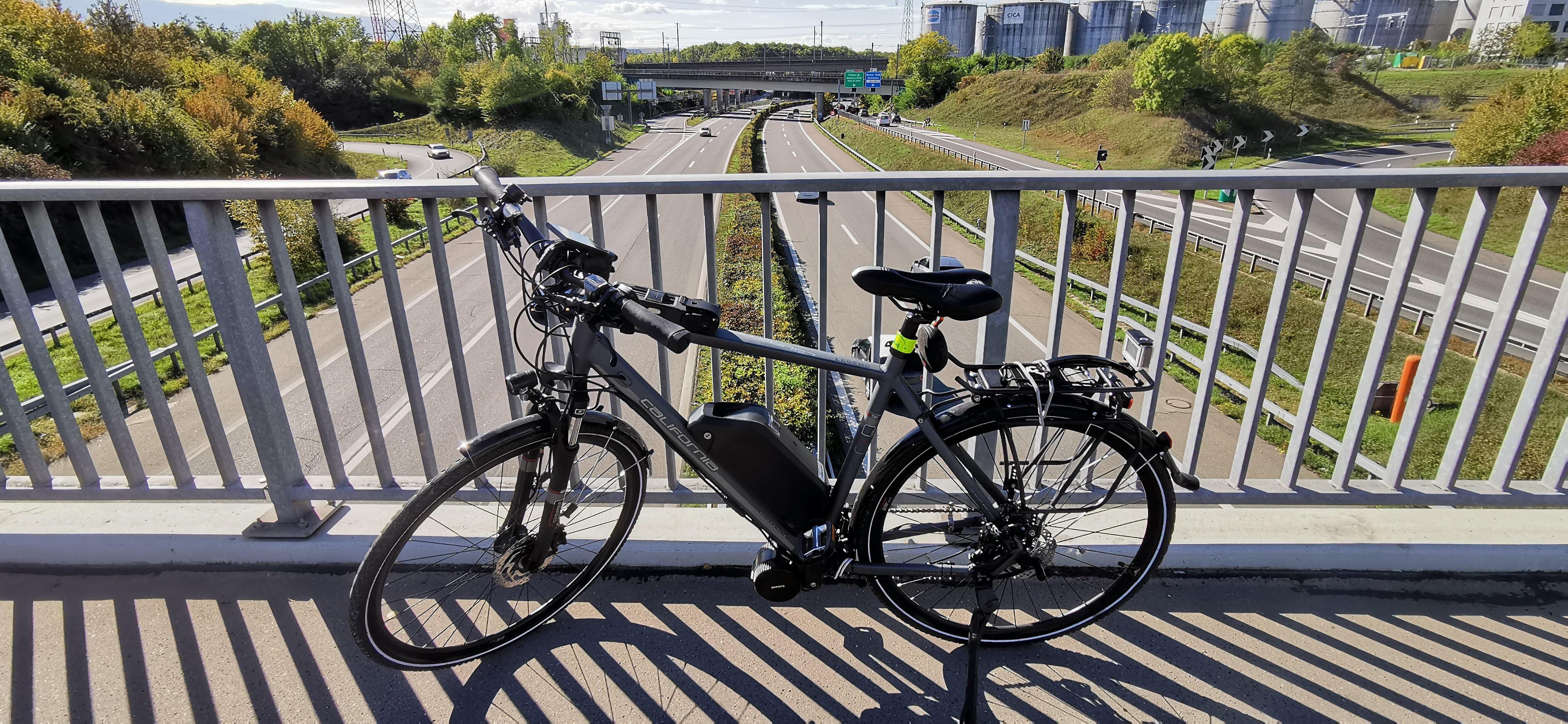 Bike on a bridge, Geneva, Switzerland. r/ebikes