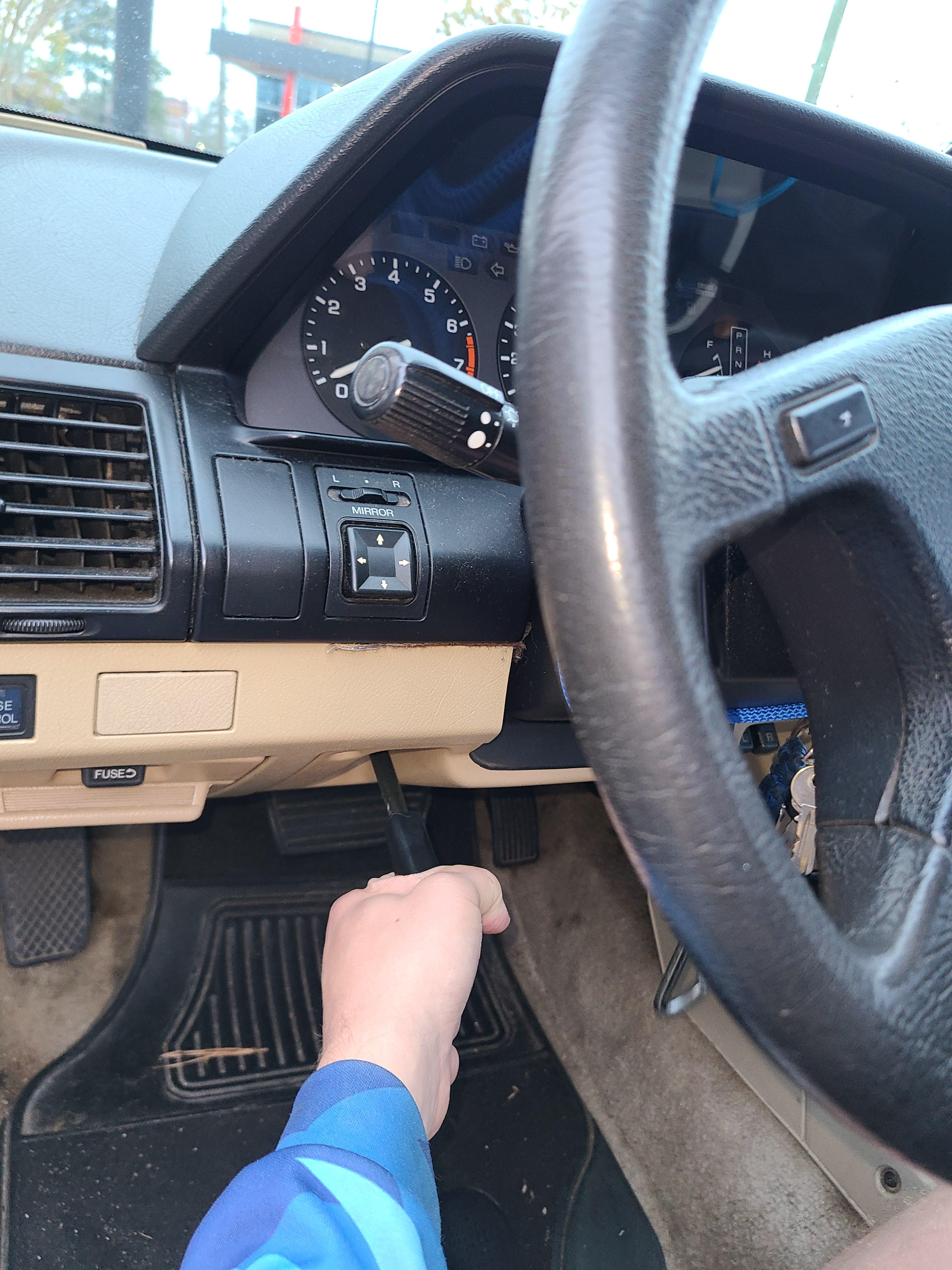 Steering wheel tilt lever mechanism doesn't seem to work on my (new to