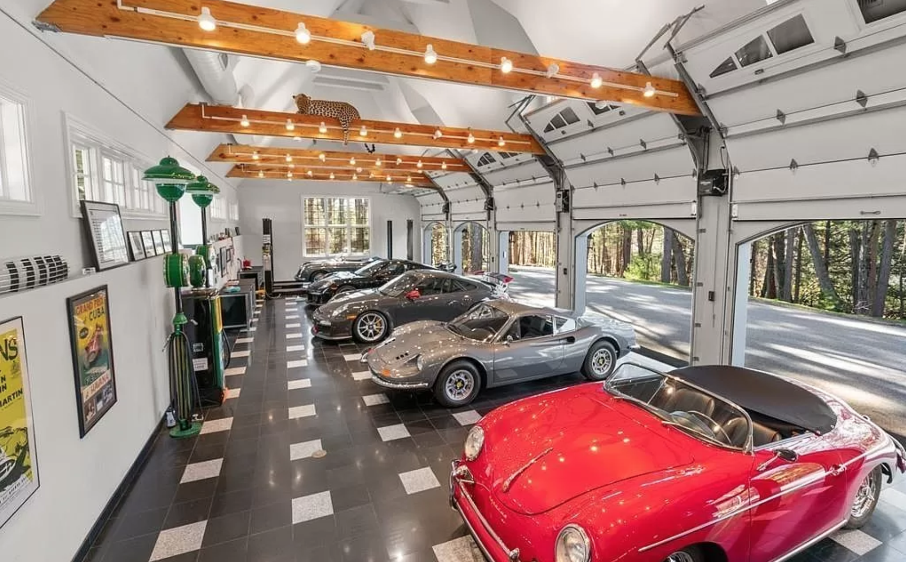 I saw this garage on zillow r/garageporn