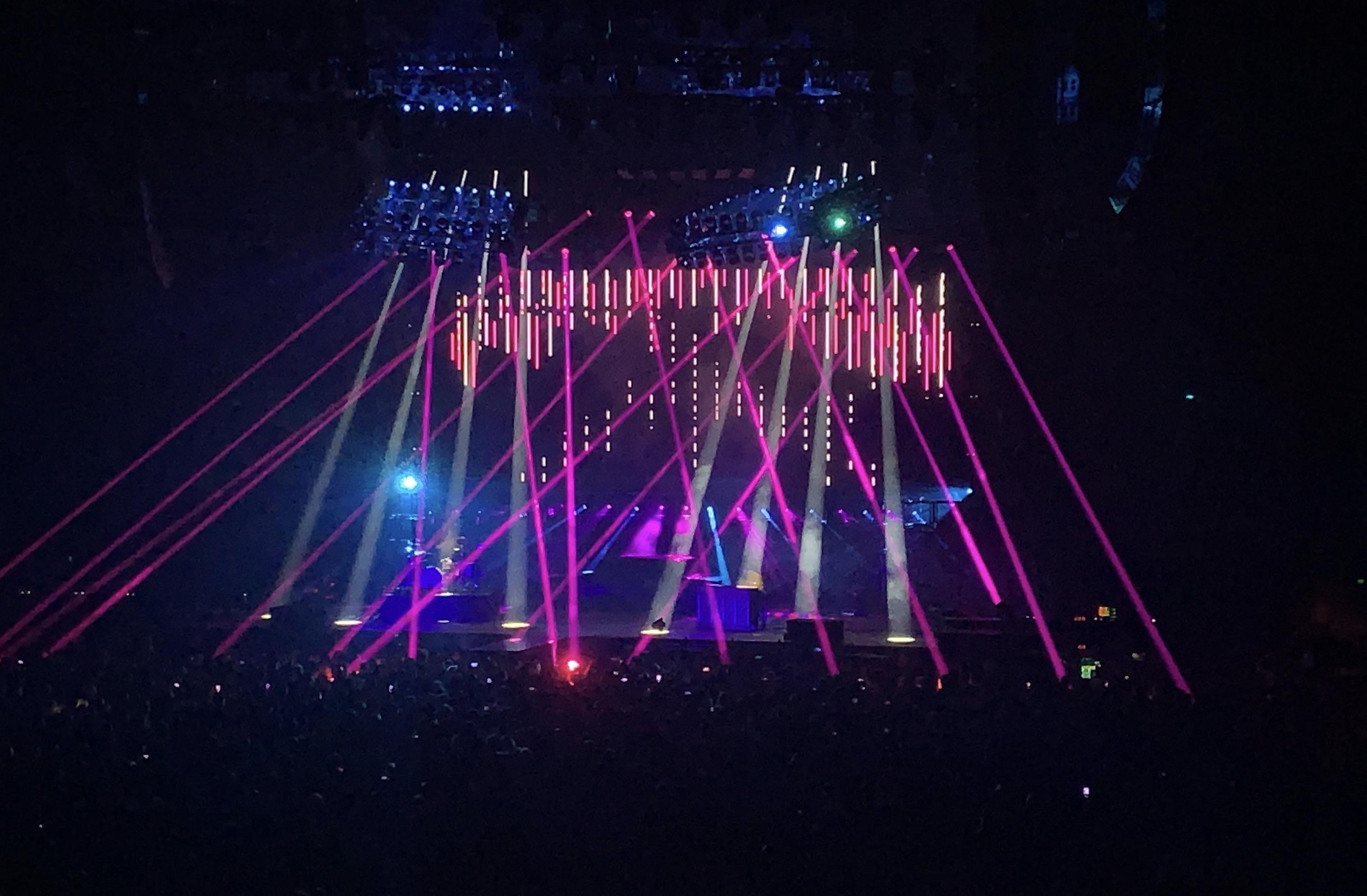 The lighting for each song is so perfect (adelaide, aus, 10/12/18) r