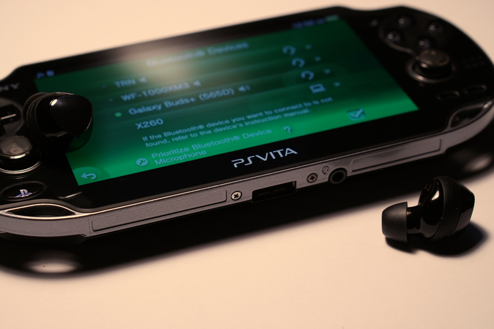 The only one posted you can use Bluetooth headphones with r/headphones