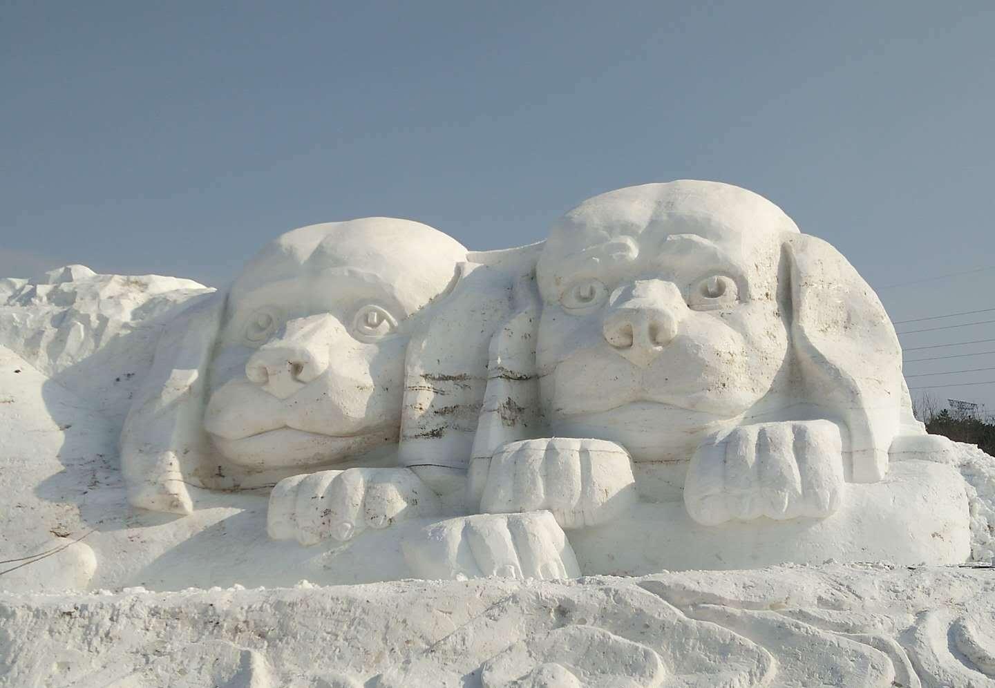 Snow dog sculpture r/pics