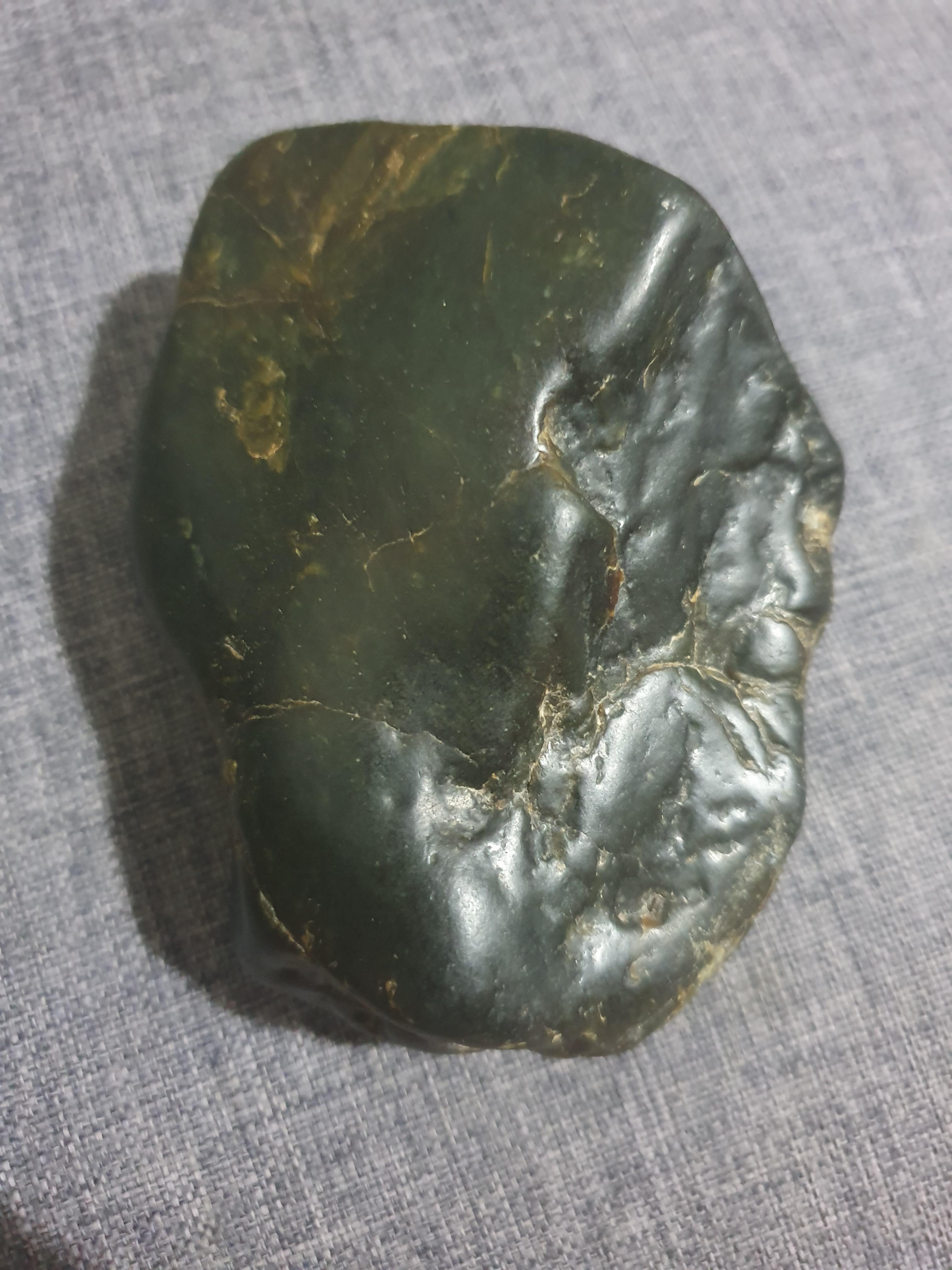 Nz's finest black jade, from D'urville island (OC) (2280 X 1080) r