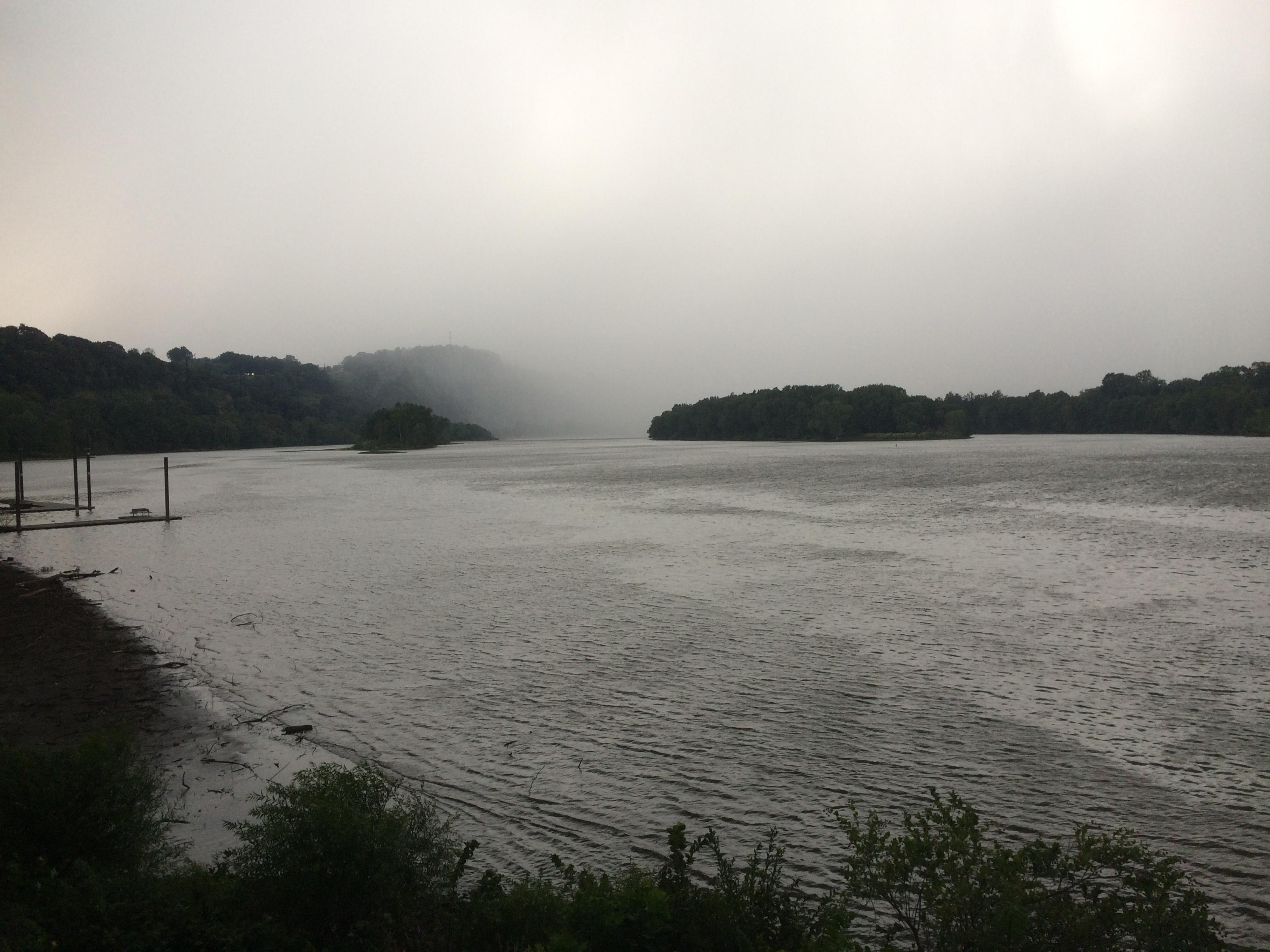 A storm coming in over the Allegheny river in Verona, PA r/unitedstatesofamerica