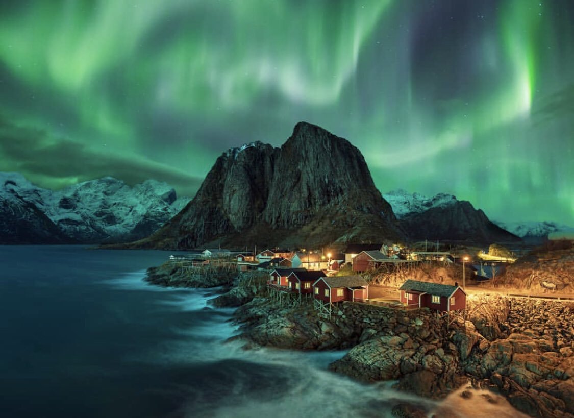 Norway by night r/CozyPlaces