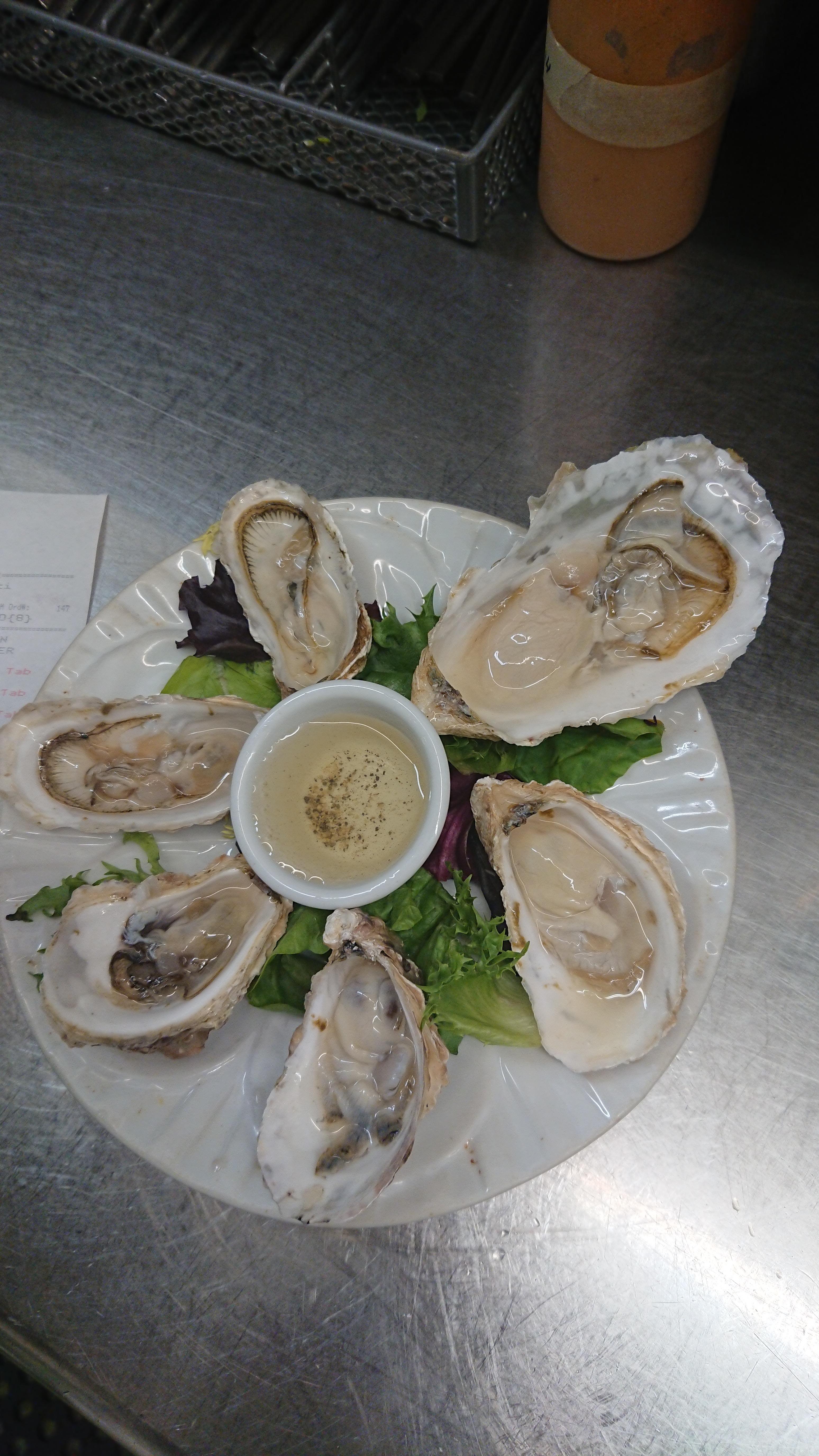 This oyster I got in tonight is a beast. That's a regular size ketchup