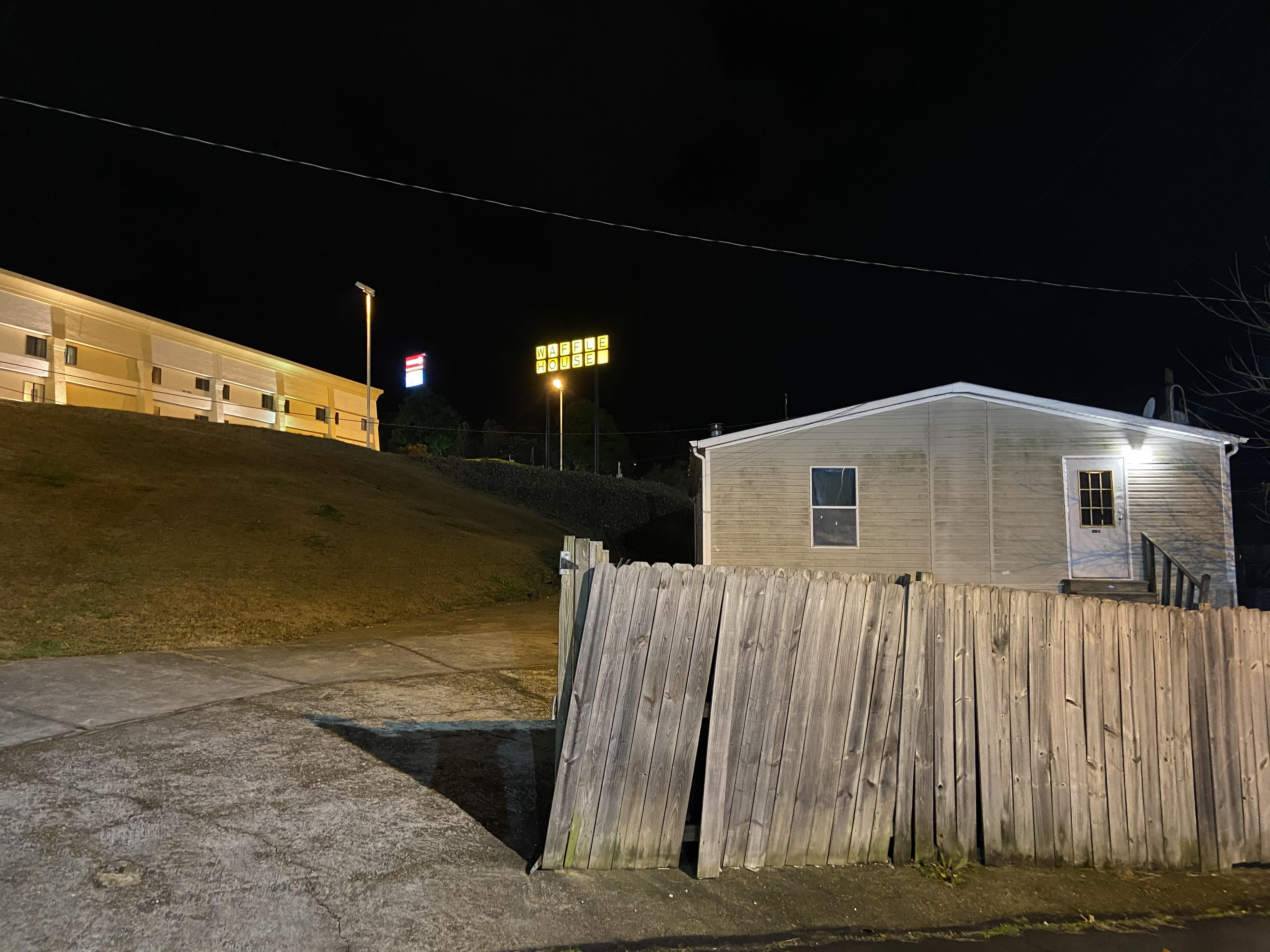 Mississippi Waffle House r/nightwalk