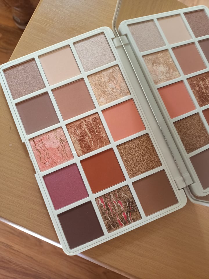 MECCA MAX Dream Queen Eye and Face Palette r/cleanmakeup