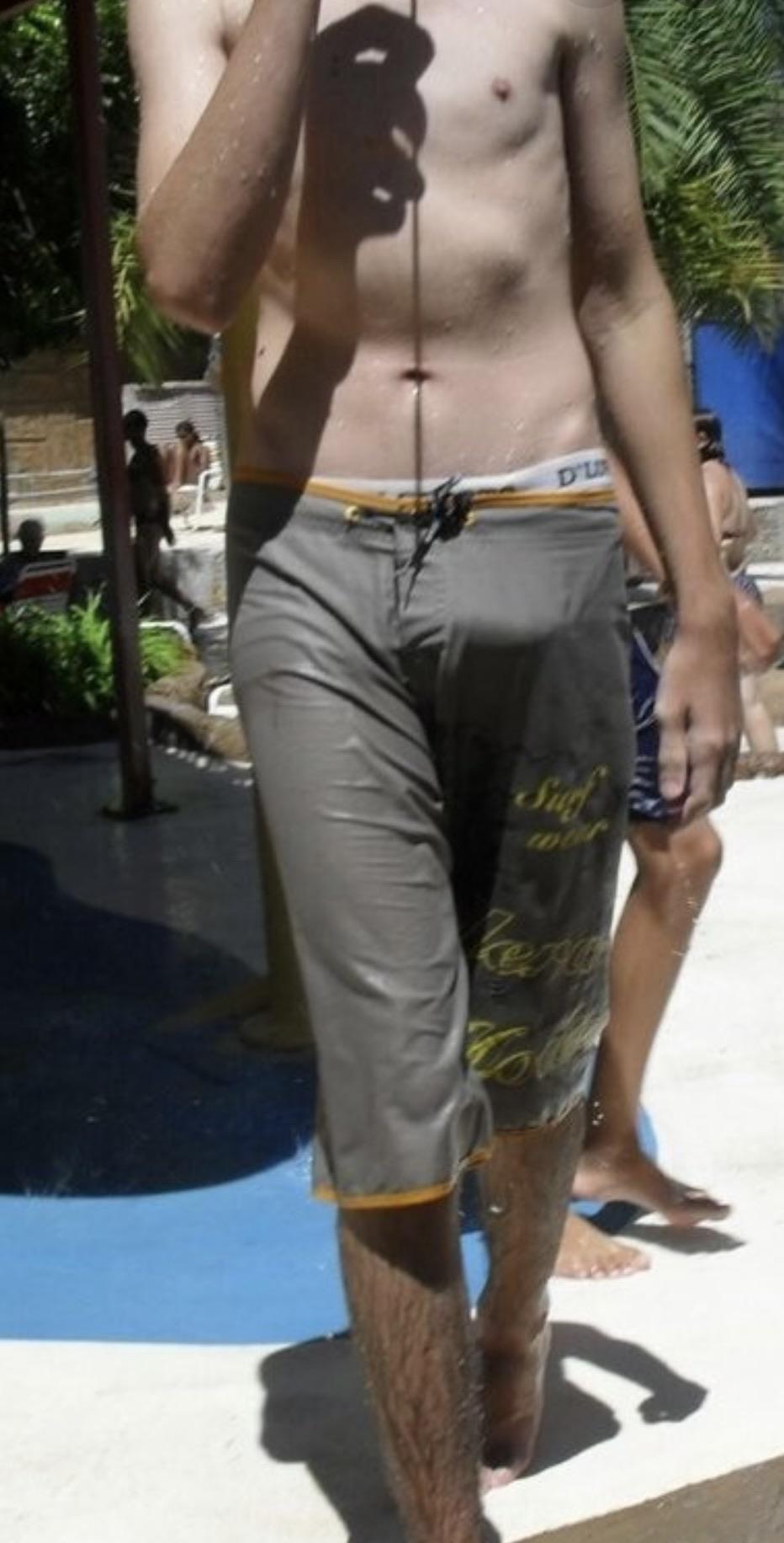 Board shorts surprise r/PublicBulges