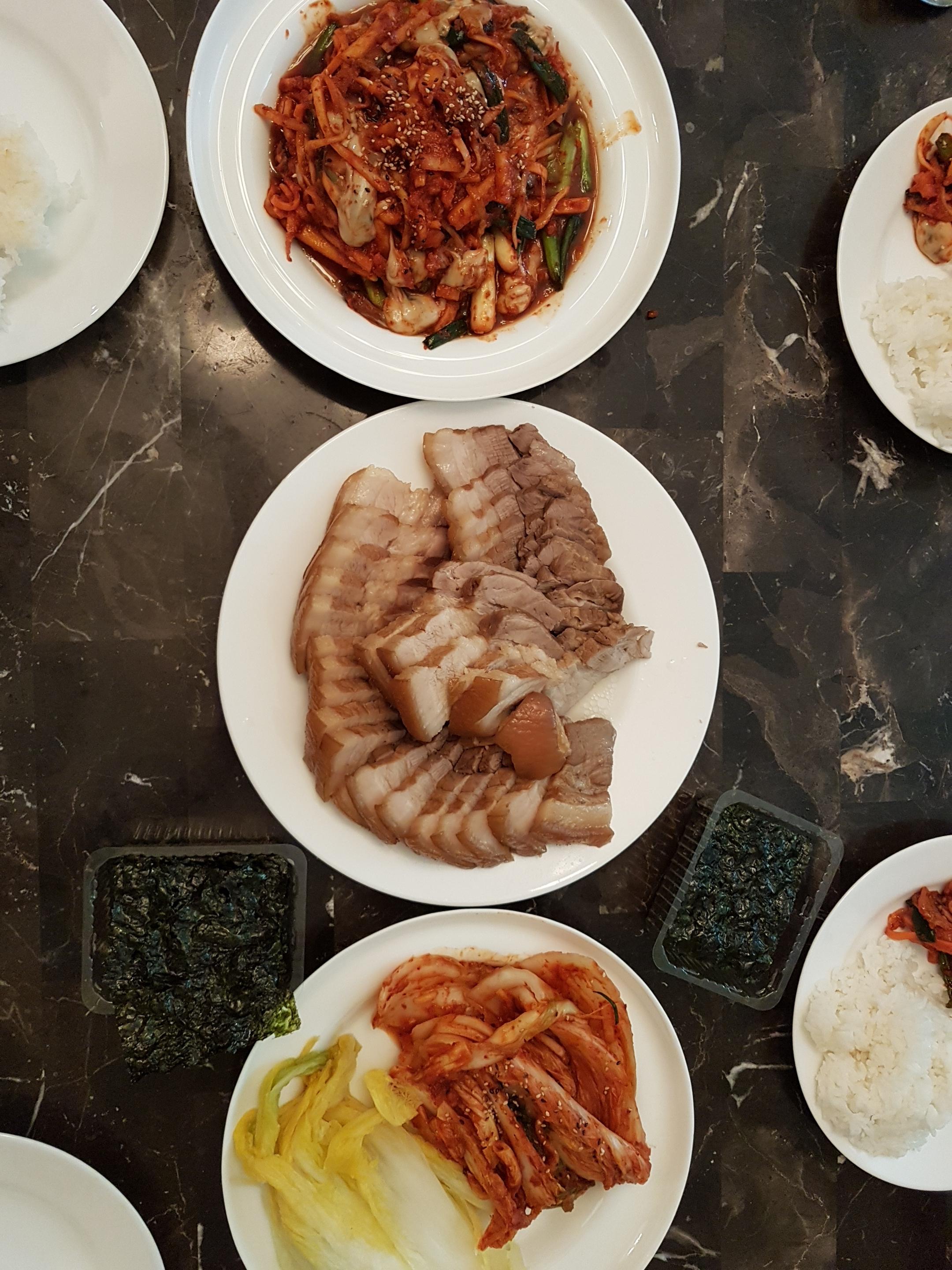 Raw oyster kimchi, bossam and kimchi [homemade] r/food