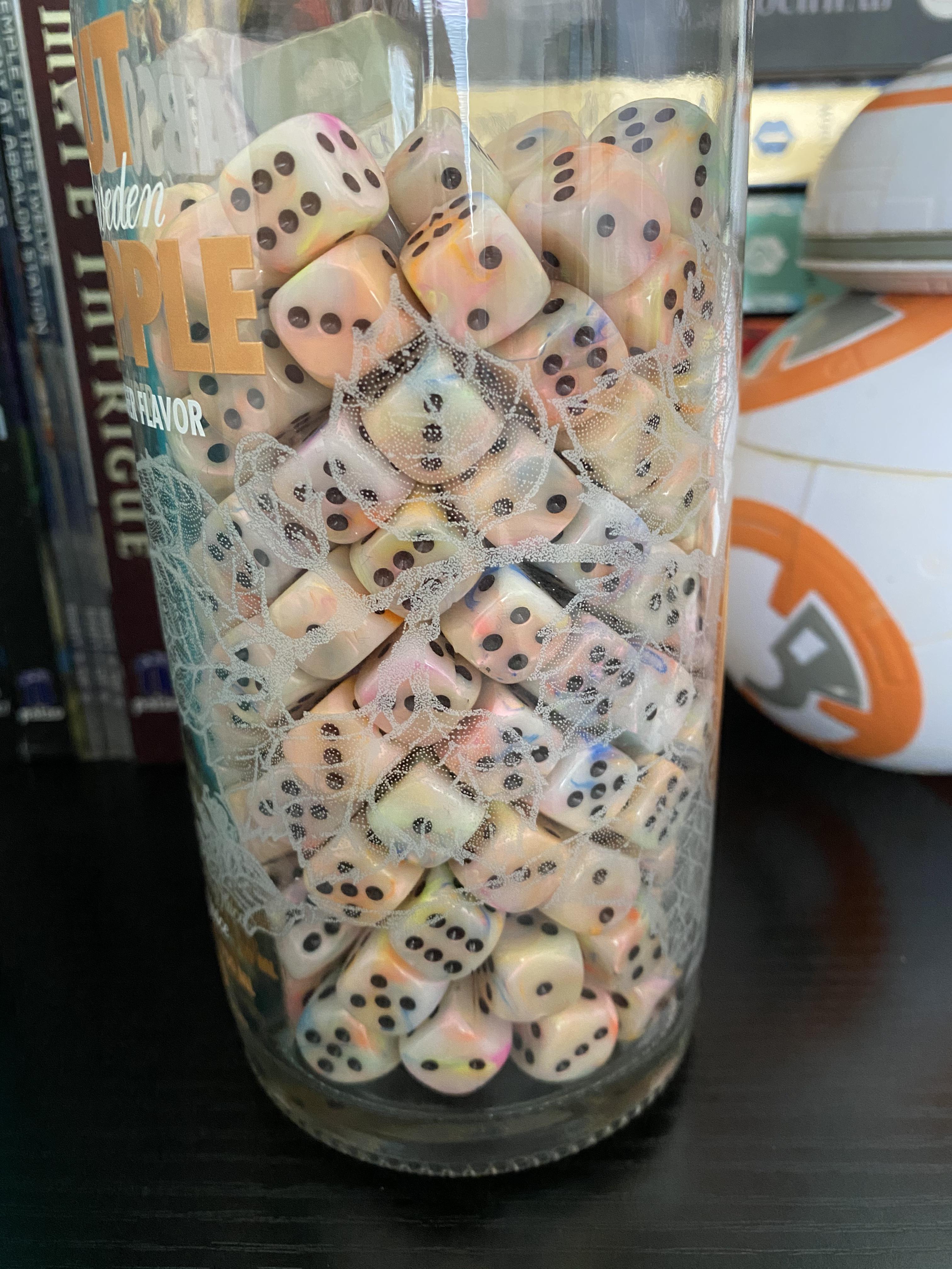 the way most of my dice settled in their bottle r/mildlyinteresting