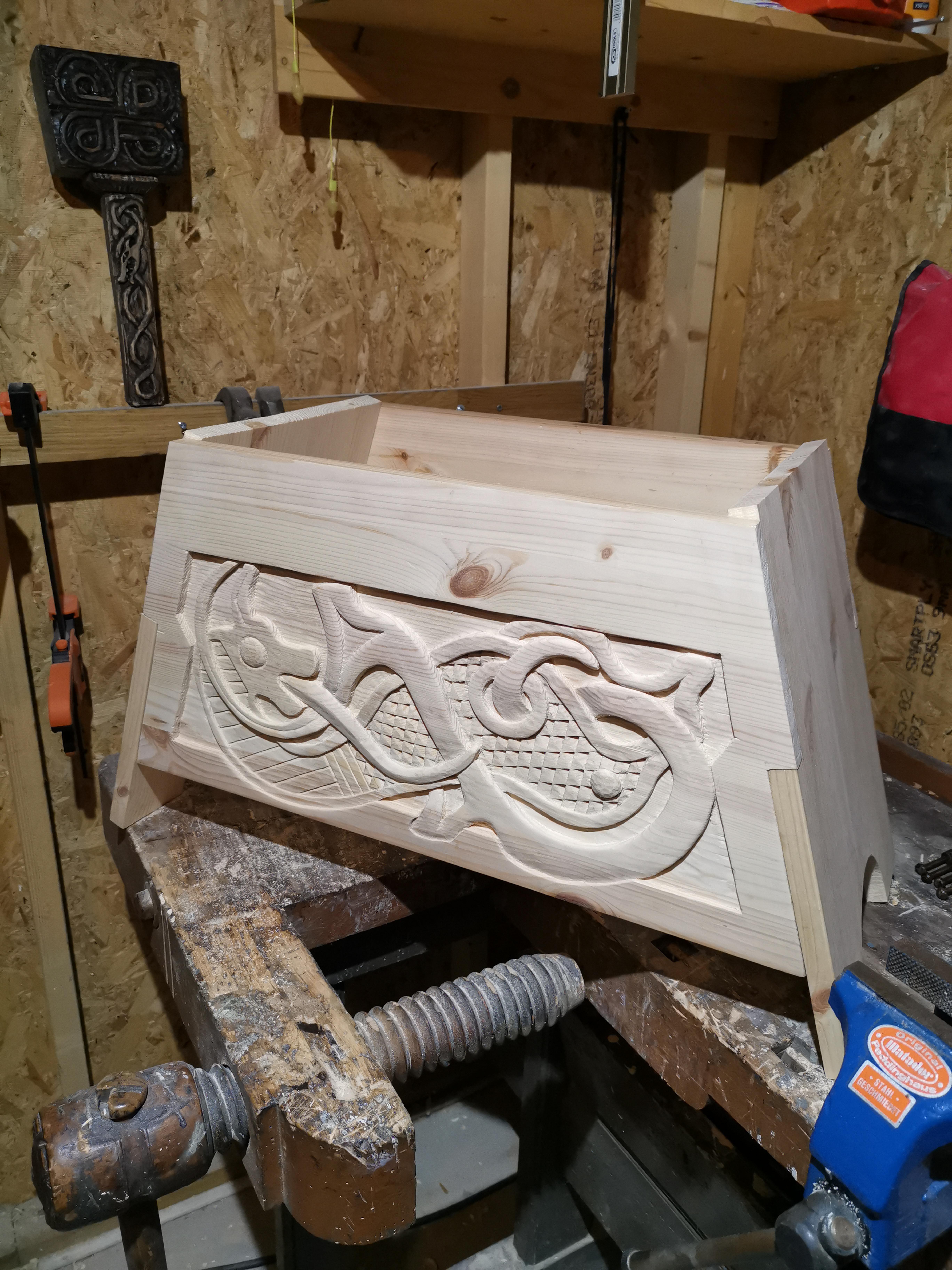 I'm almost done with my viking chest, but I don't know what kind of