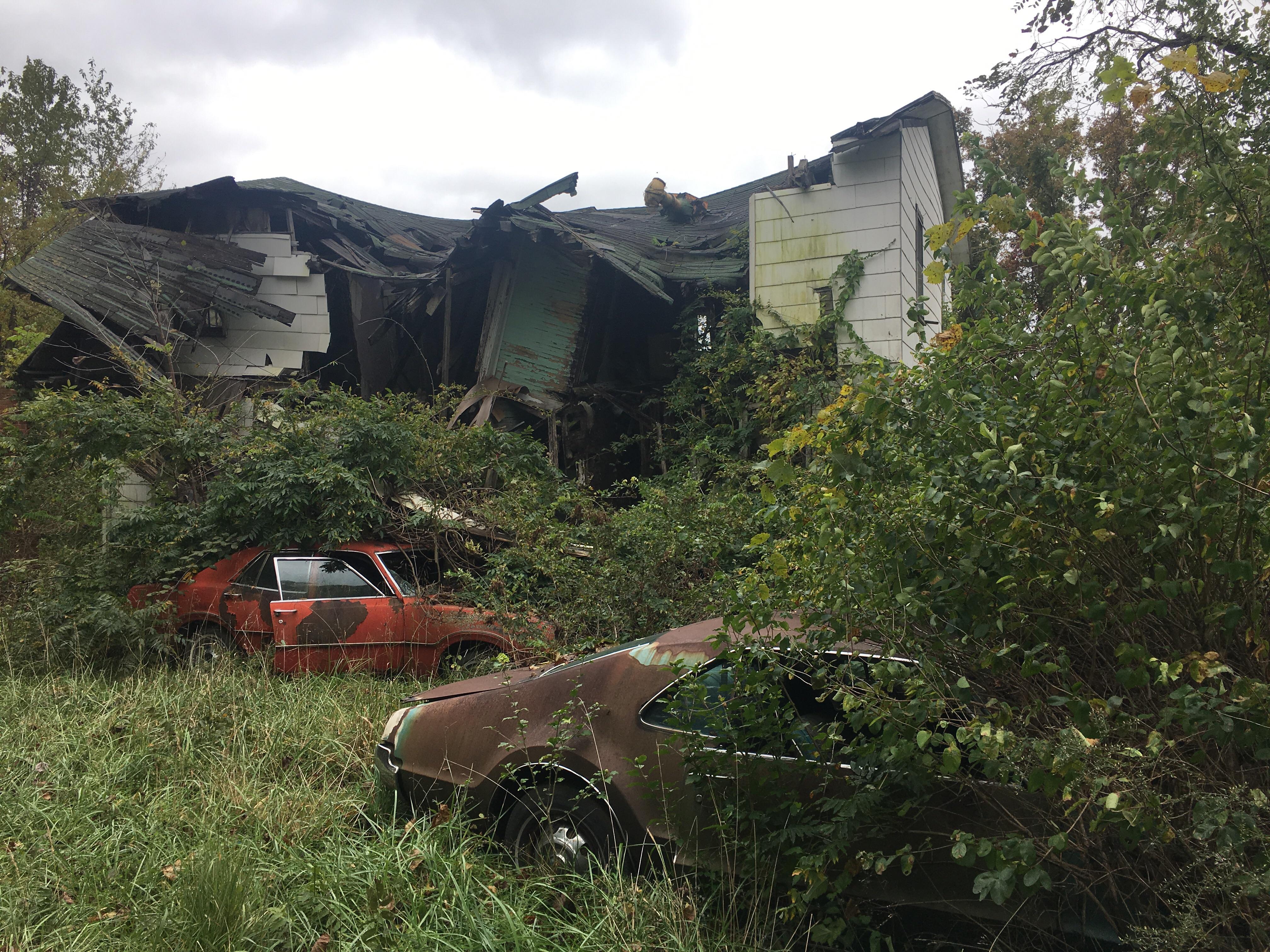 Abandoned muscle cars in Quiet Dell, WV [4032x3024] [OC] r/AbandonedPorn