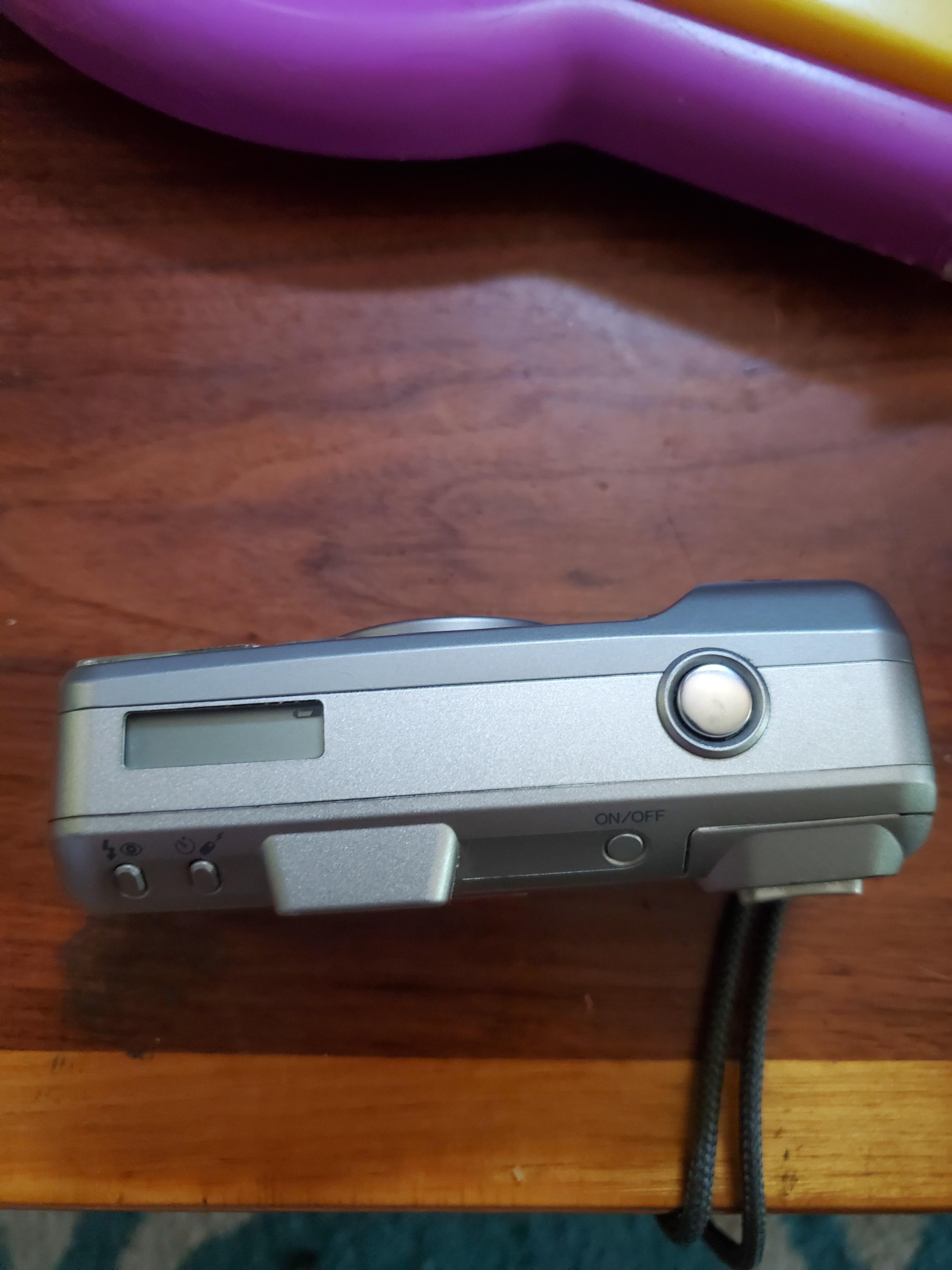 I found this Minolta Freedom zoom 115 at goodwill, I put a fresh