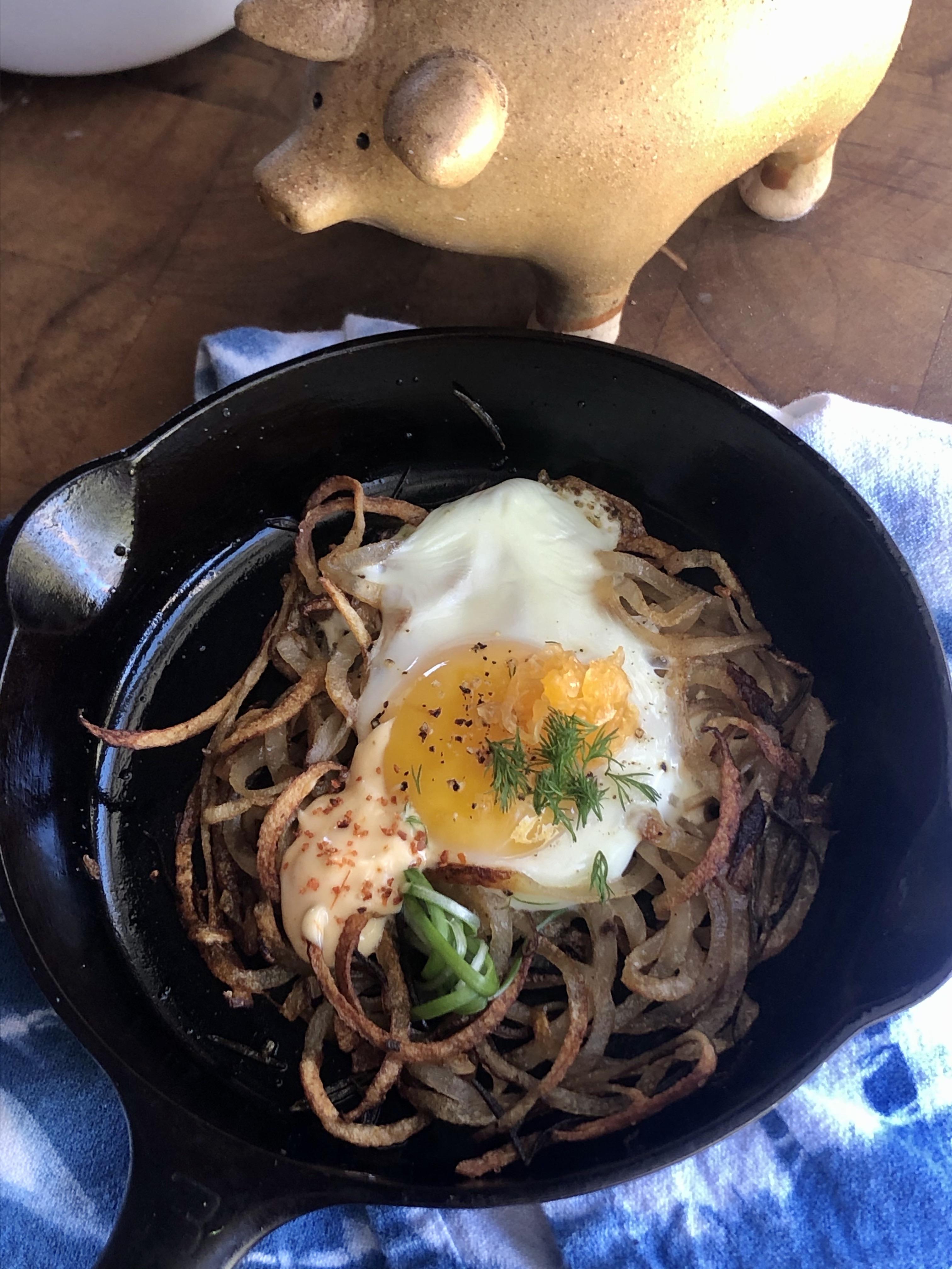 [Homemade] Spiraled onion and potato hash, egg medium with dill and clementine, cayenne mustard