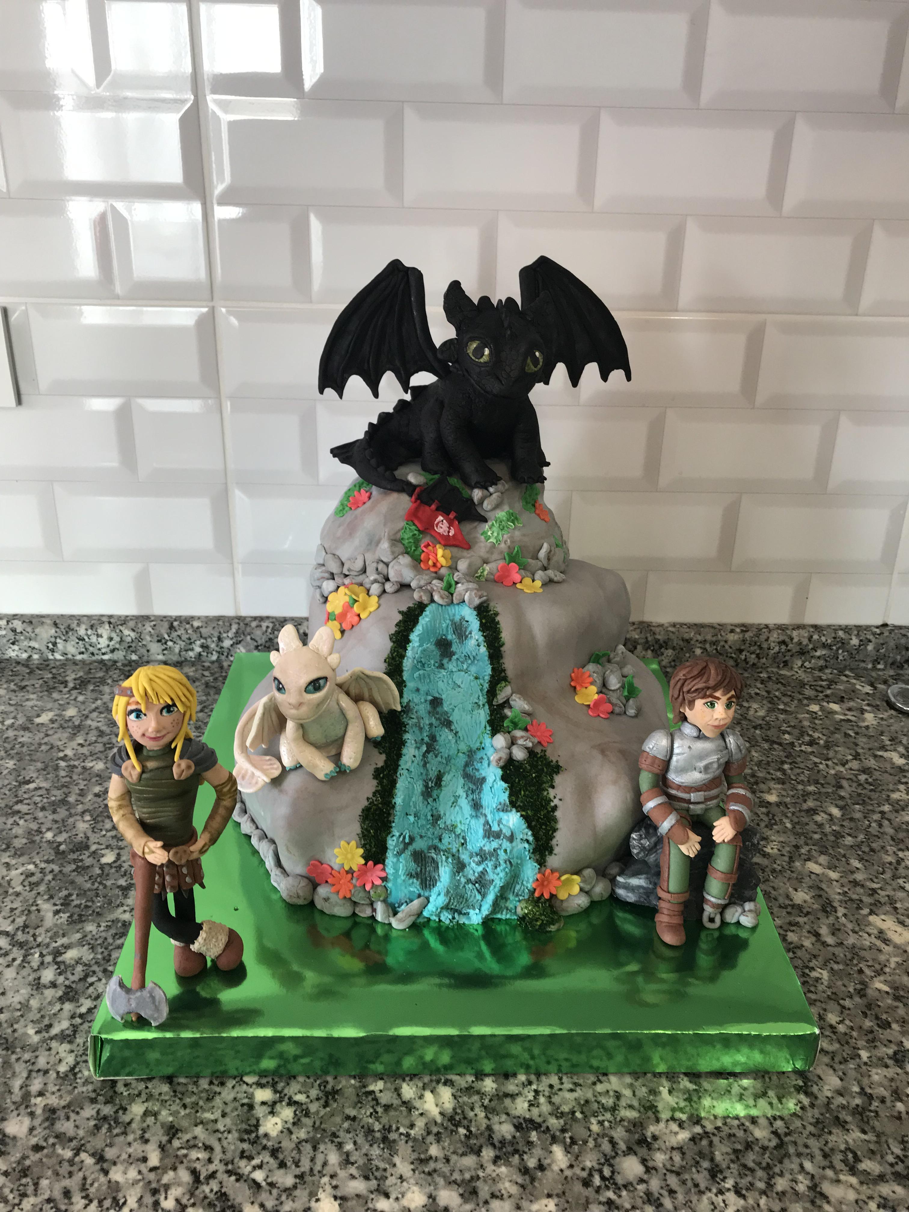 My How To Train Your Dragon 3 cake.What you guys think about it? r/Baking