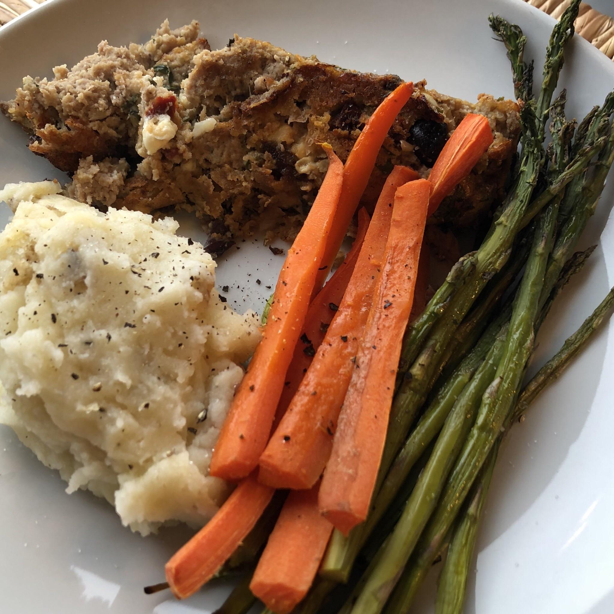 Turkey meatloaf w/ feta & sundried tomatoes, mashed potatoes, roasted