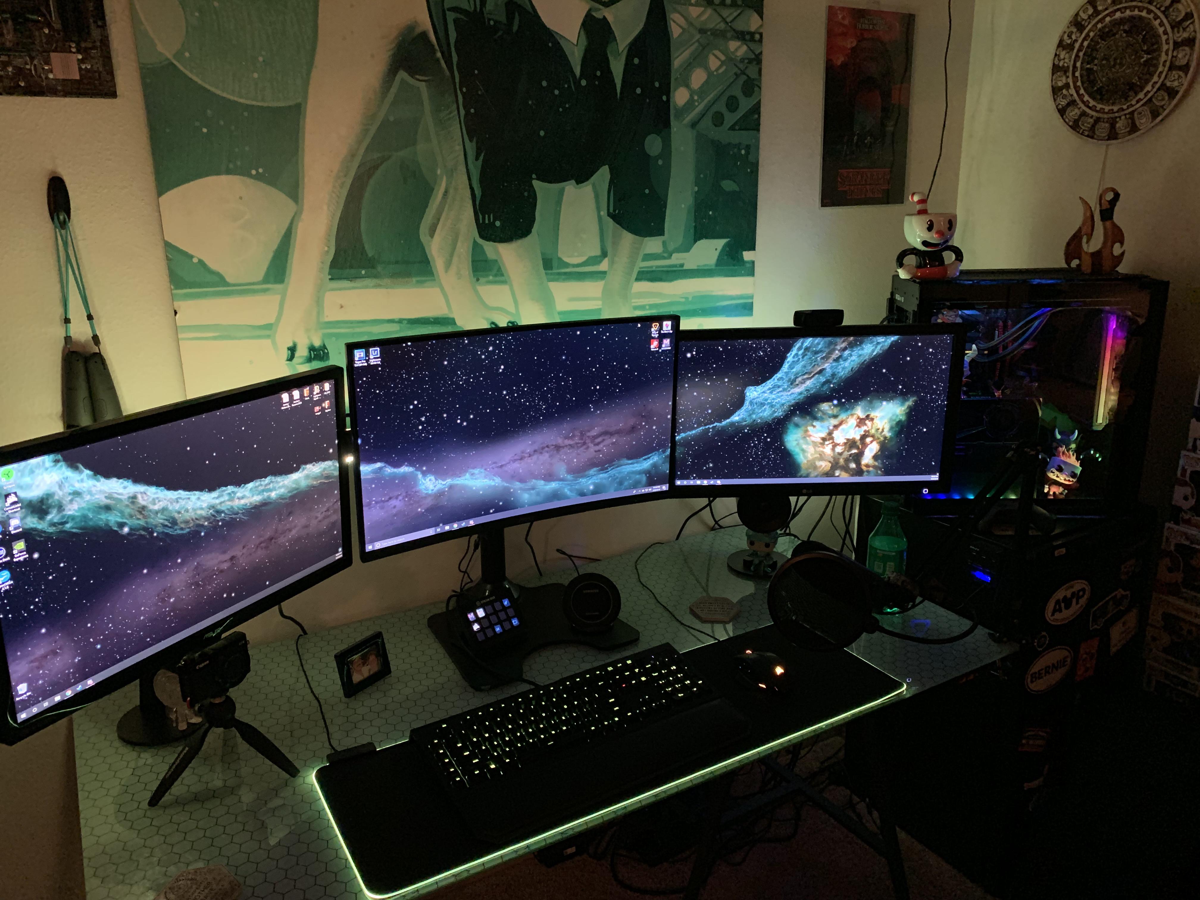 Finally got my center monitor! battlestations