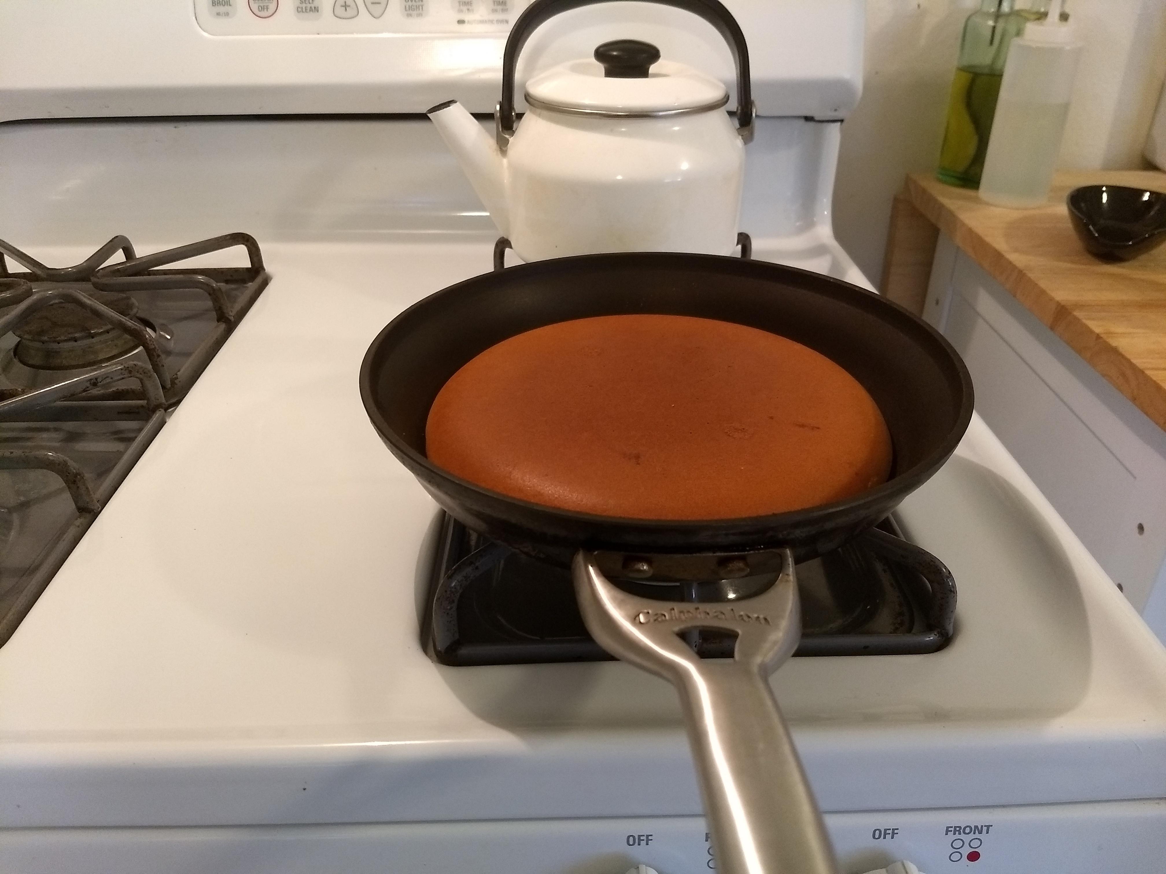 Another smooth pancake, this time with a clean stove! r/oddlysatisfying