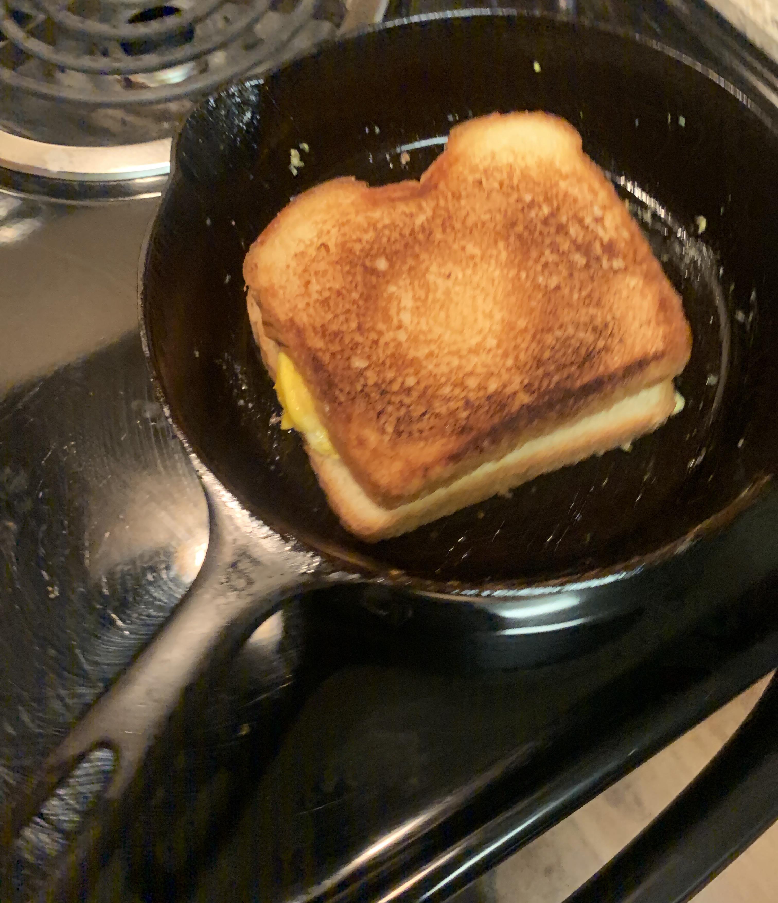 Just a simple egg and cheese sandwich for breakfast made in my litter 5 Griswold skillet 🍳 r