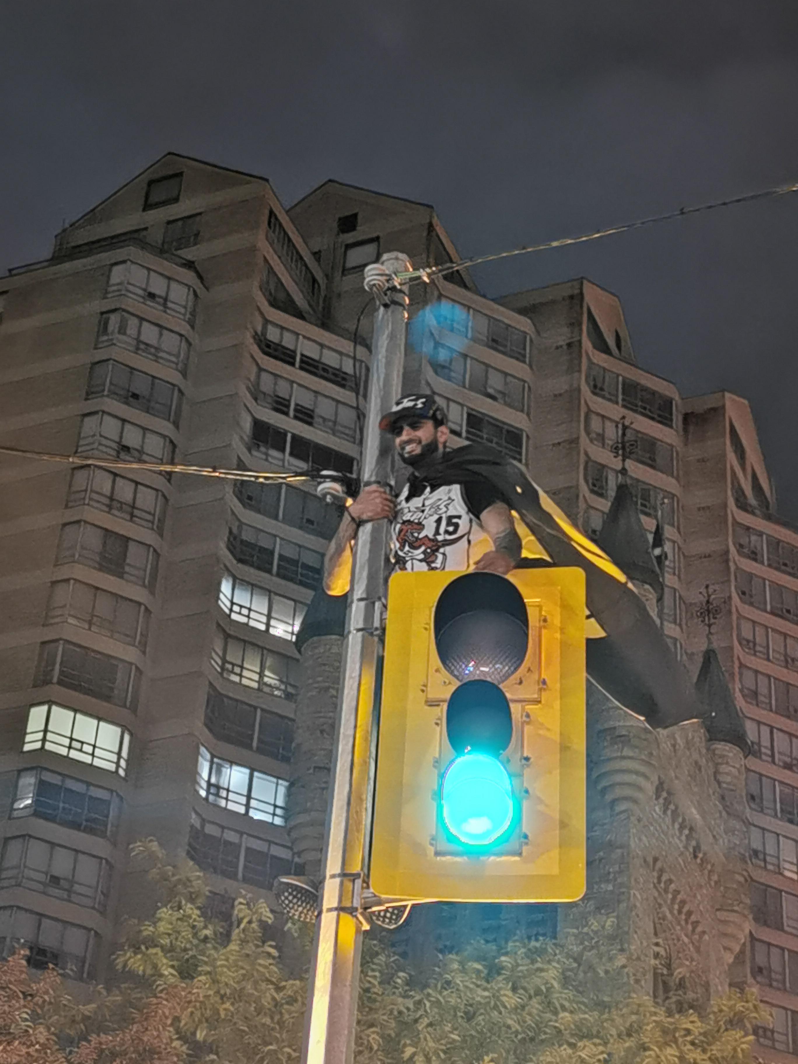 Didn't realize how big traffic lights were until this guy got up beside
