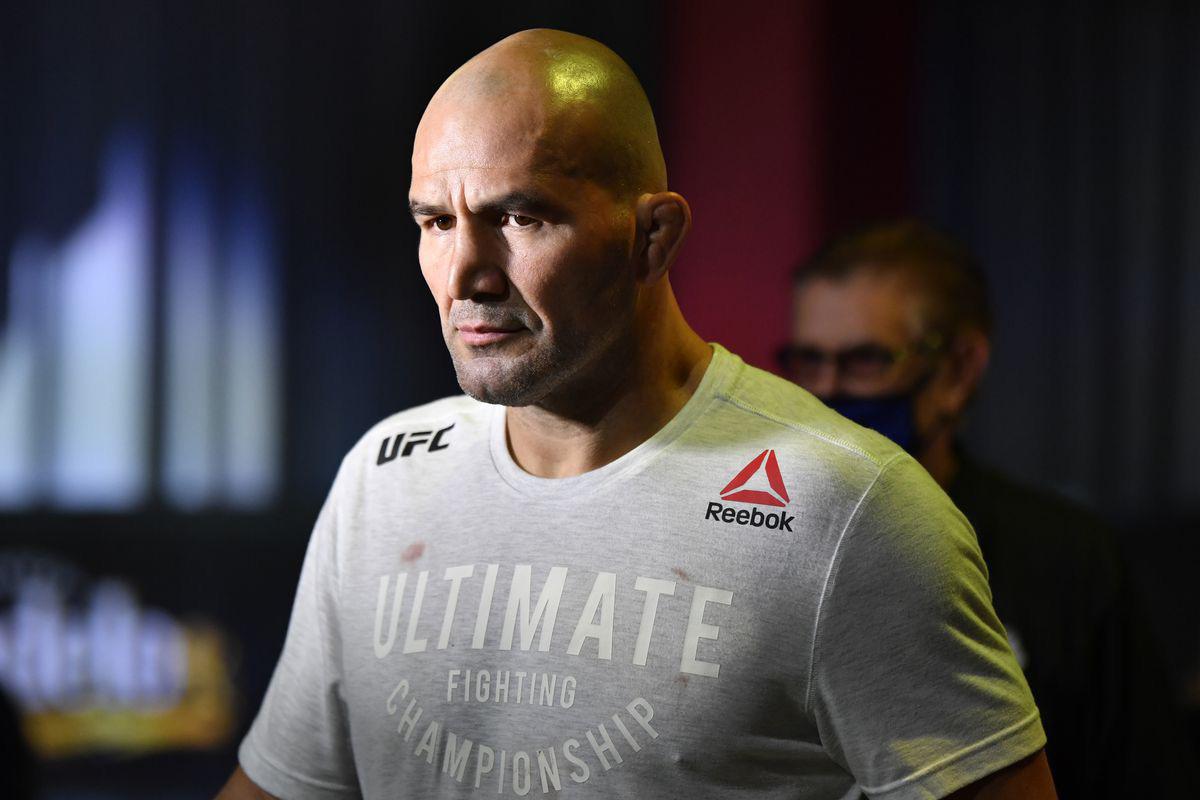 Glover Teixeira is the new UFC light heavyweight champ at 42 r/ufc