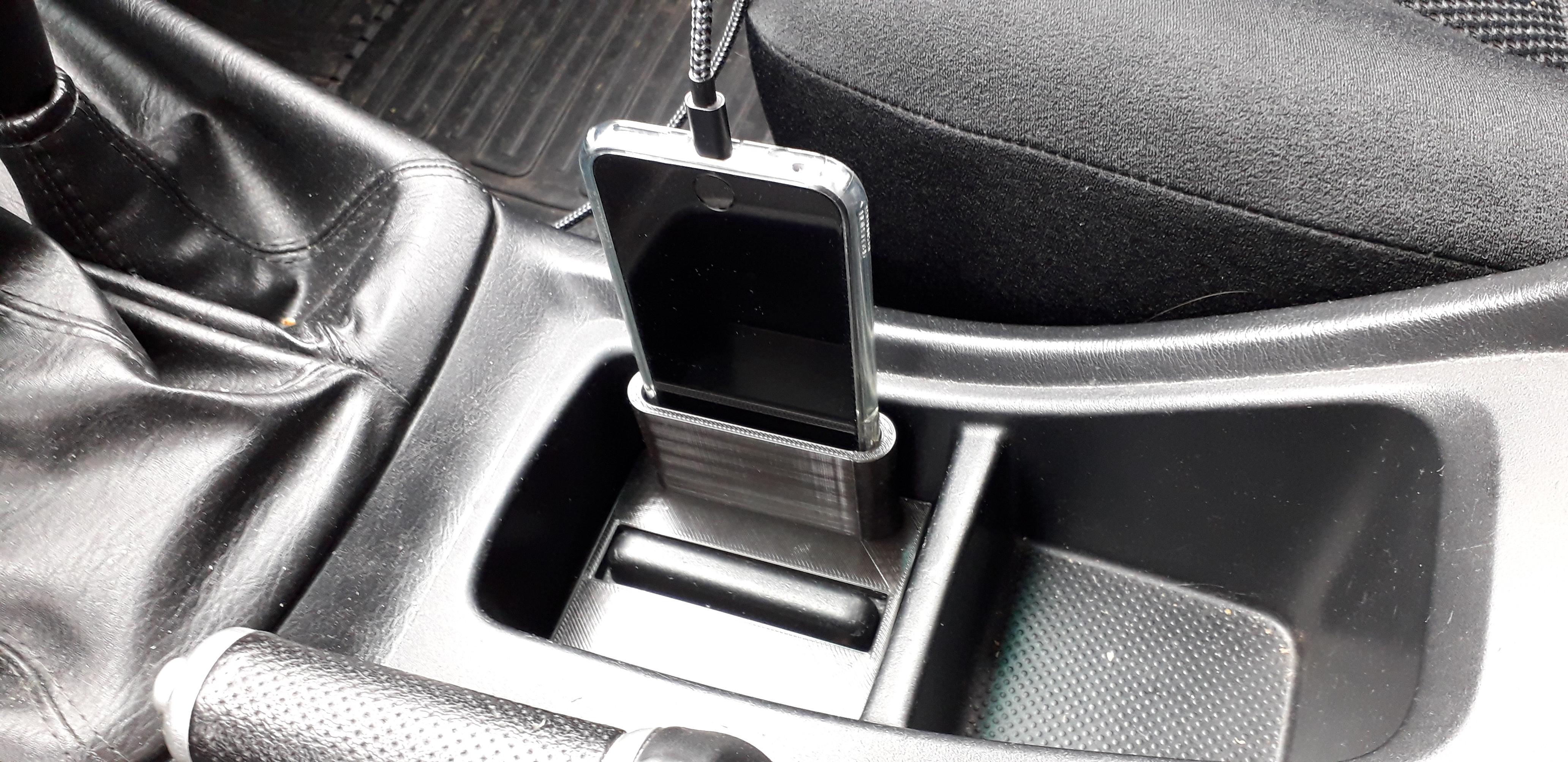 Toyota Hilux 7th gen phone holder for iphone r/functionalprint
