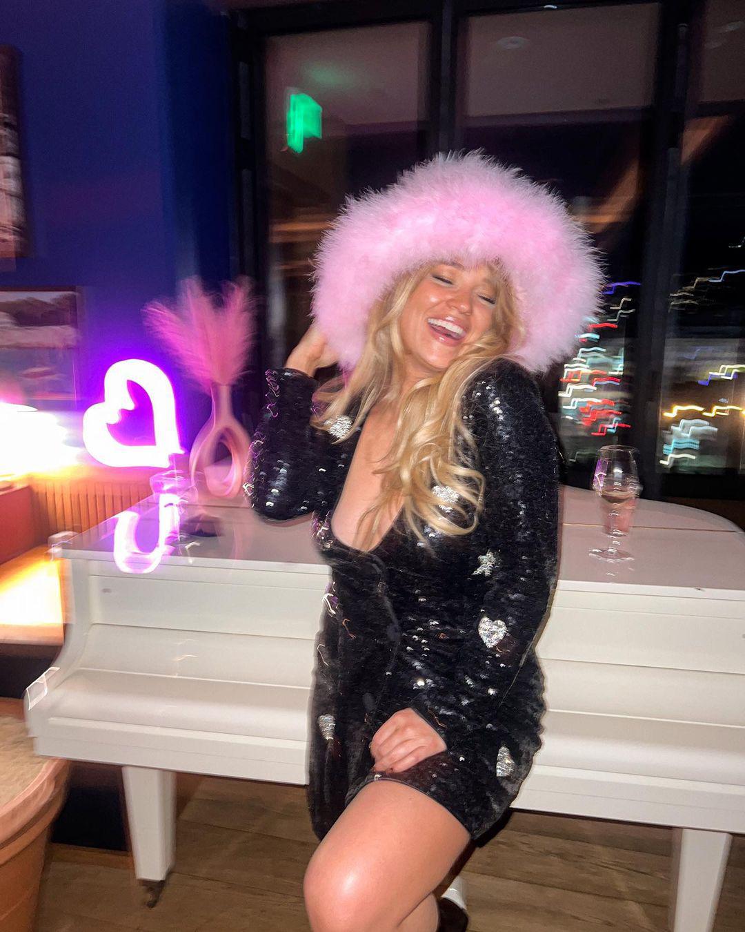 AlixTraeger r/AlixTraeger1