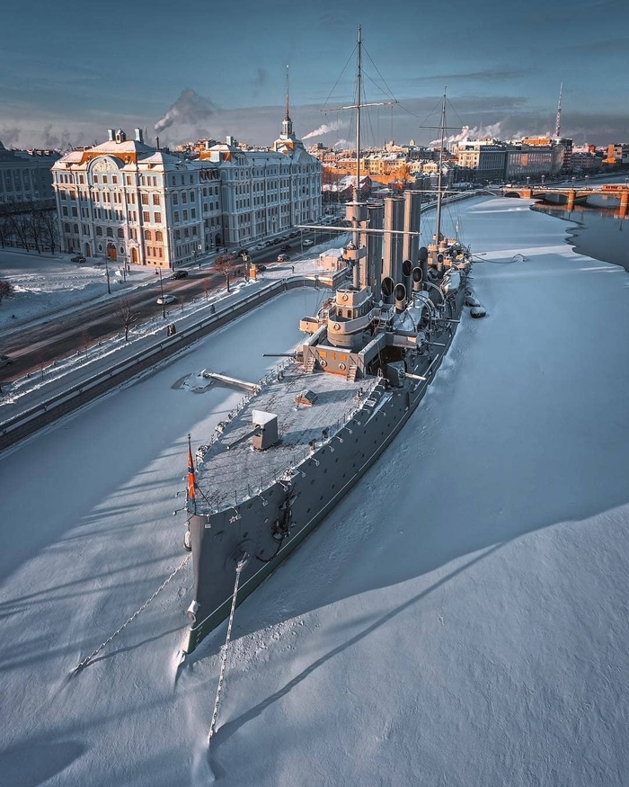 Remnant of Russian Imperial Fleet Cruiser "Aurora" in SaintPetersburg. [700x875] r/WarshipPorn