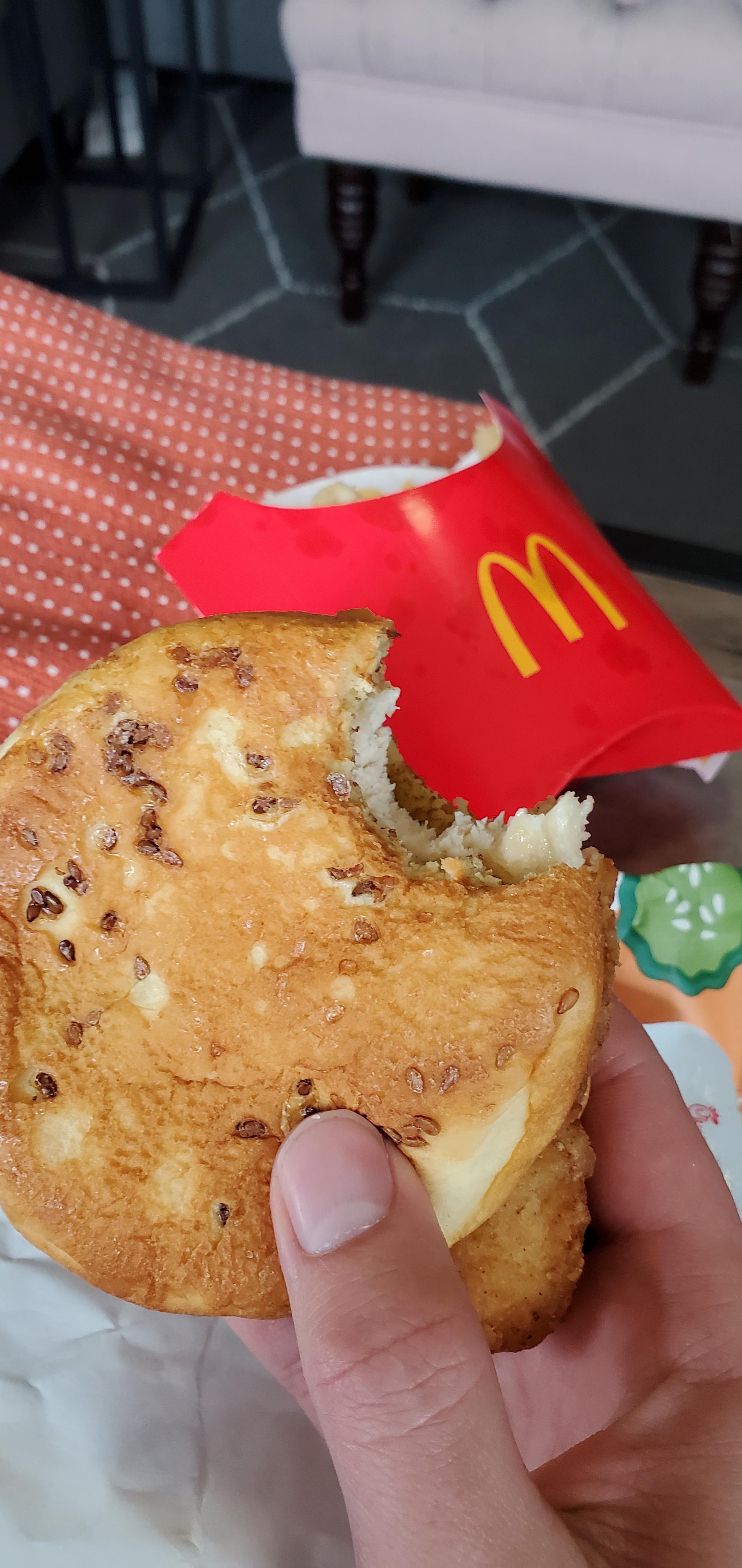 The bottom of my McDonald's chicken sandwich had sesame seeds! r