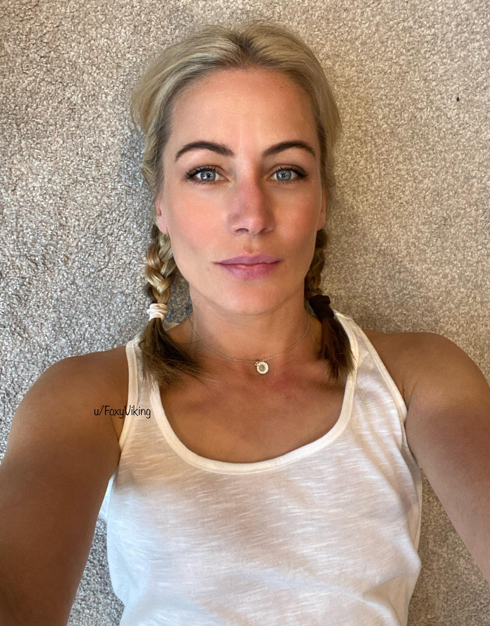 This what a 40 year old Mom looks like :) : SFWNextDoorGirls