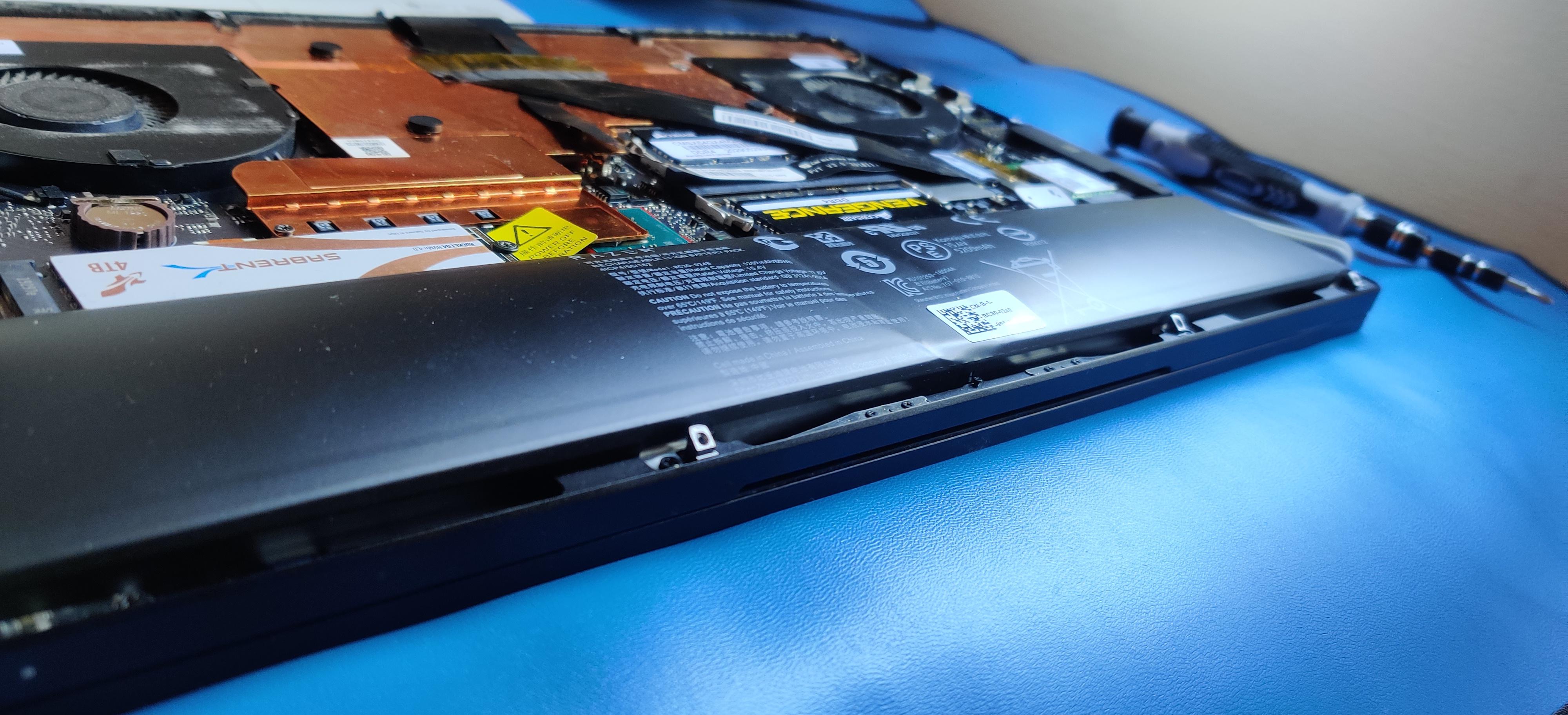 Razer Blade 15 Advanced 2019 Battery Swelling Core i7 8th gen, RTX 2070