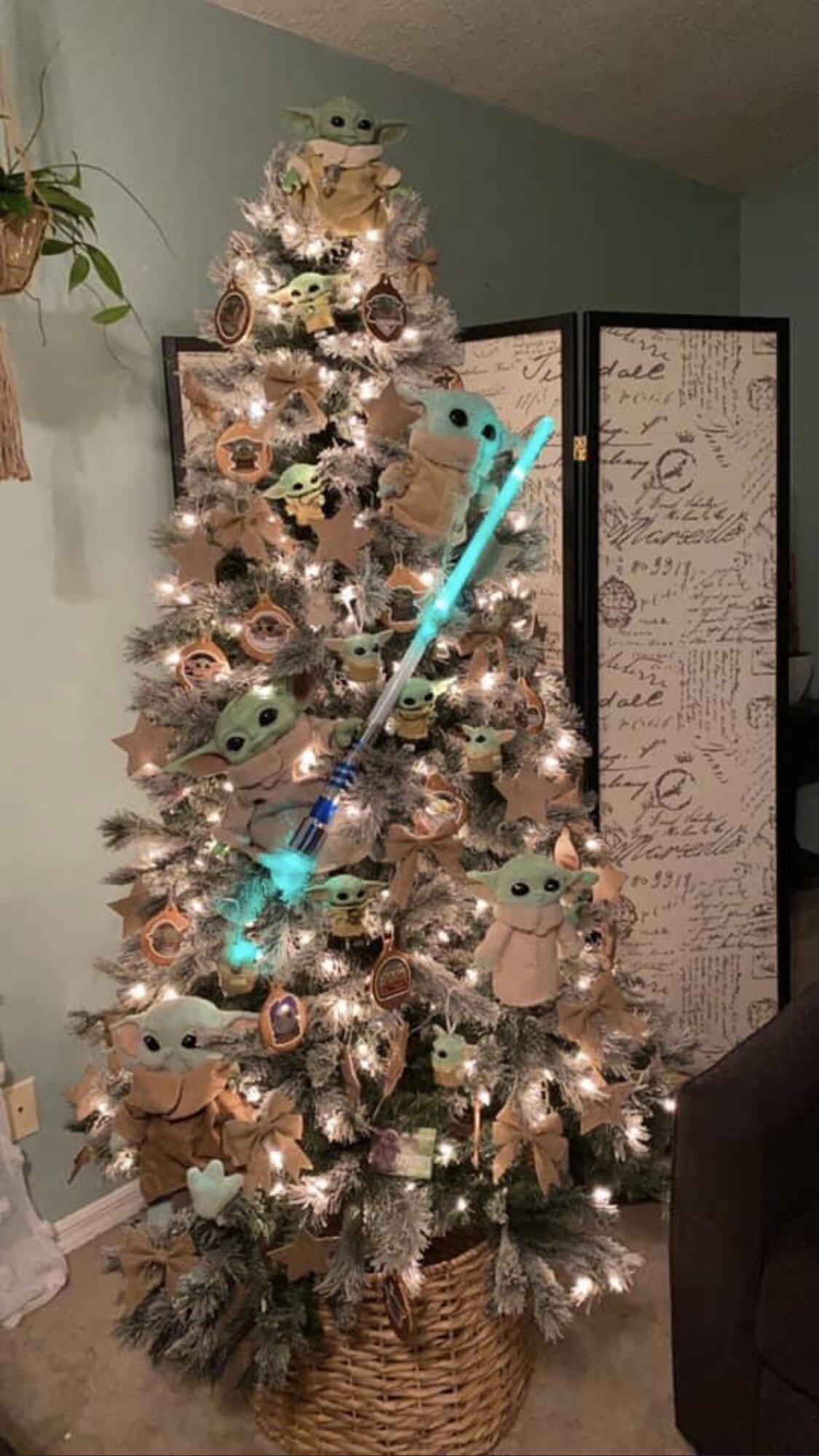 This is the way to make a Baby Yoda Christmas tree!! r/TheMandalorianTV