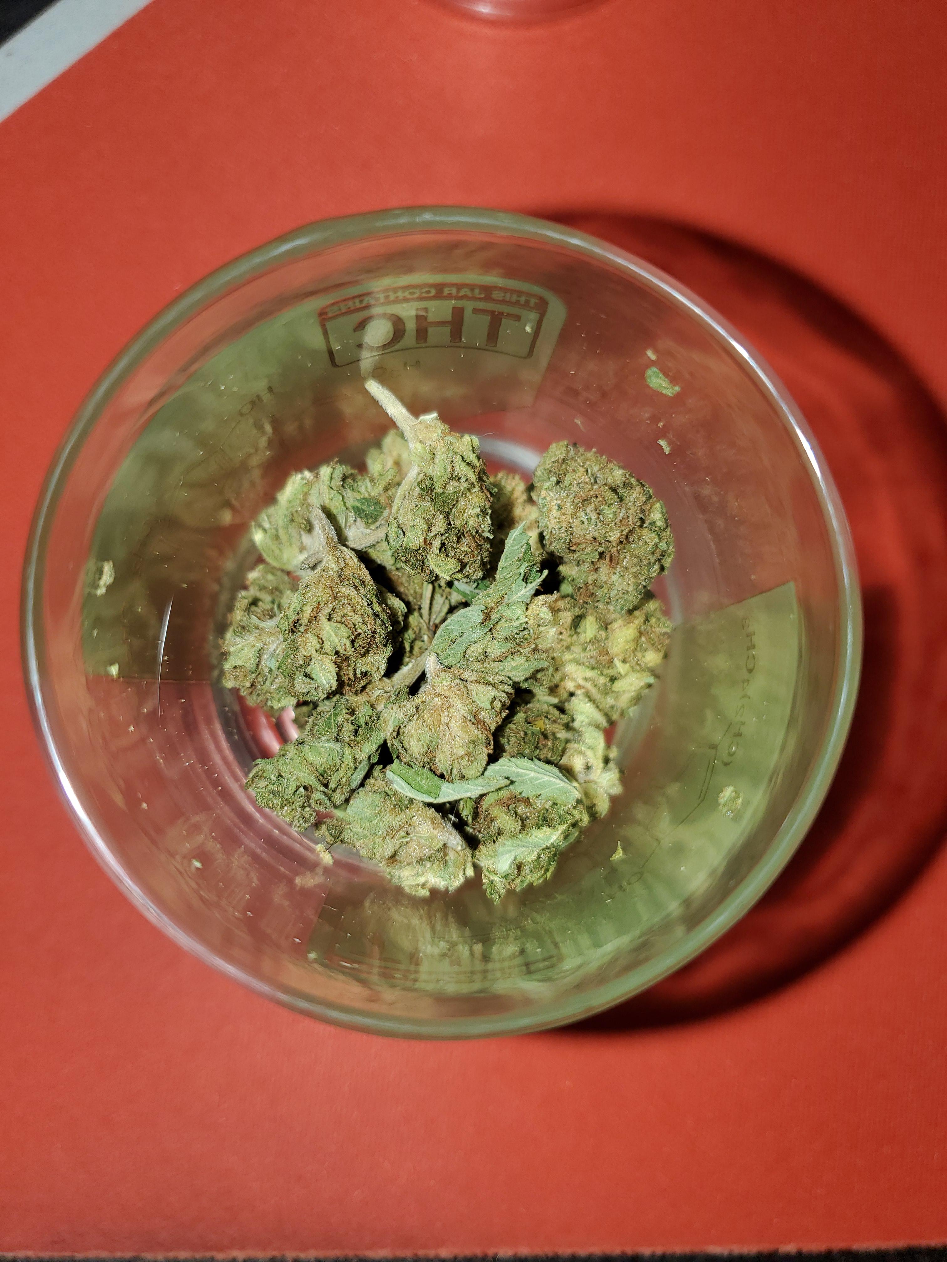 After smoking carts for about 4 months, I finally got my first bud! r