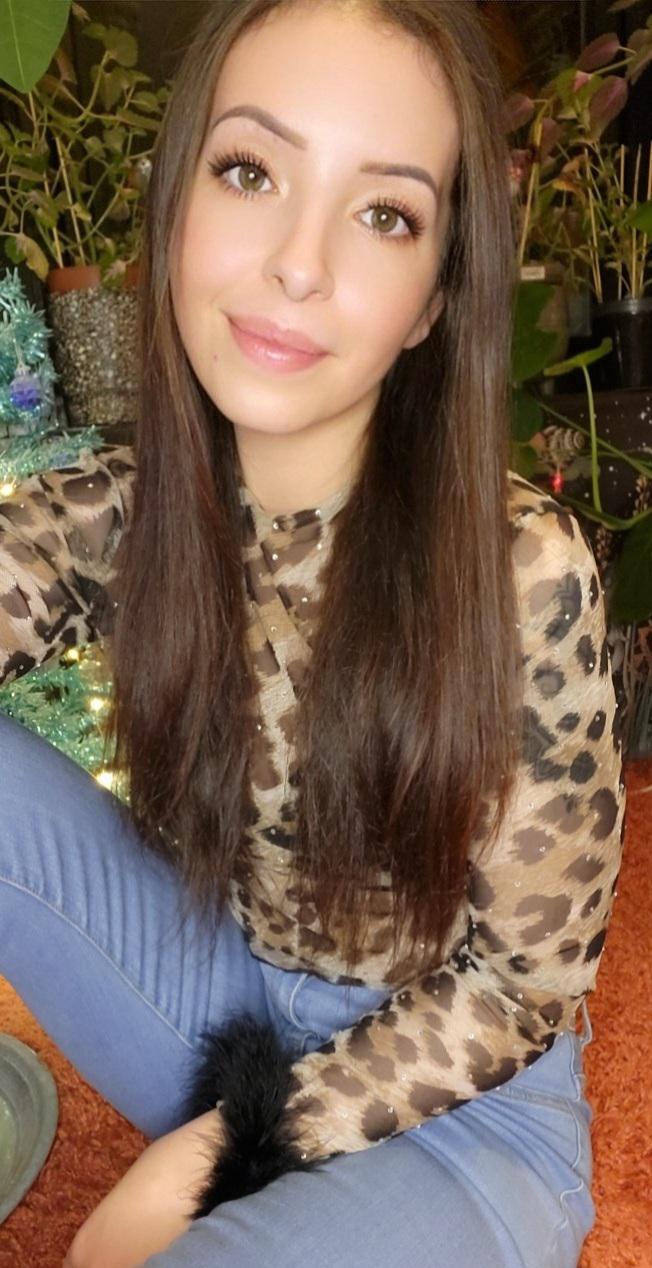 just feeling cute 😋 : SFWNextDoorGirls