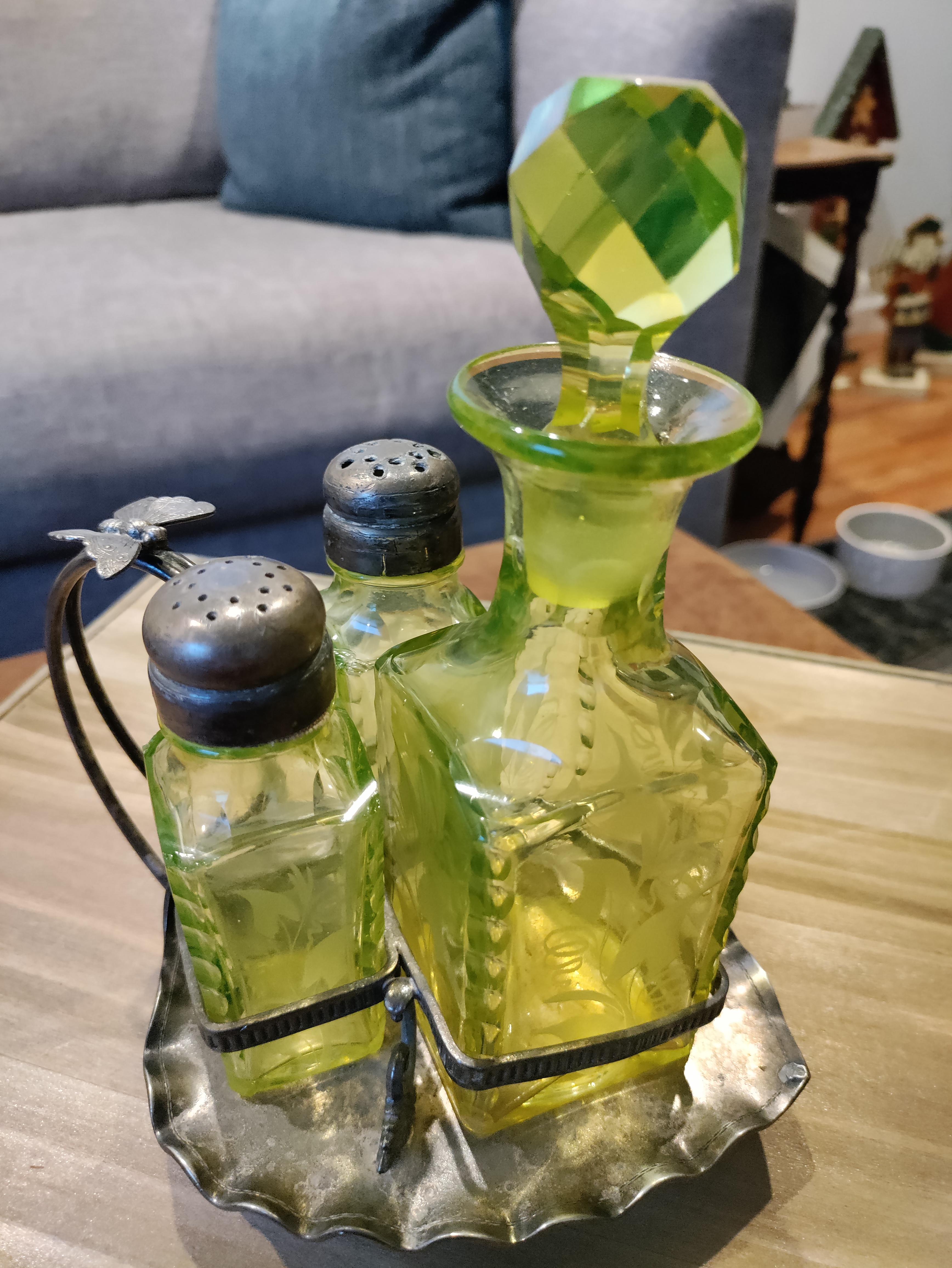 cruet set from an online estate sale r/uraniumglass