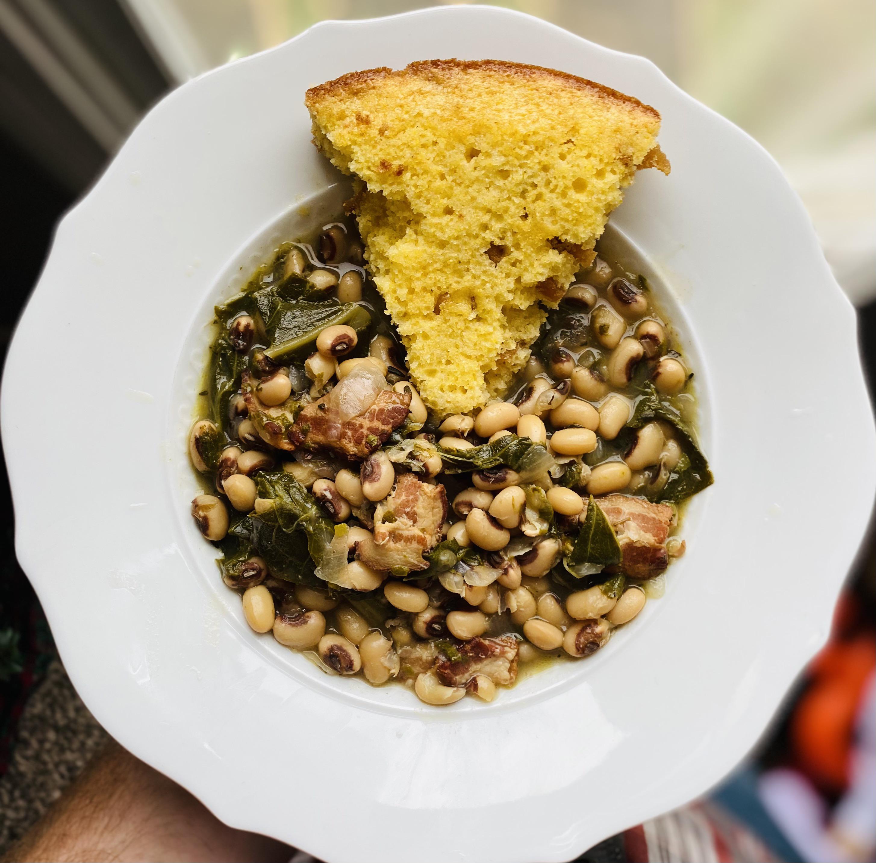 Collard greens, Black eyed peas and cornbread. Happy new year r/FoodPorn