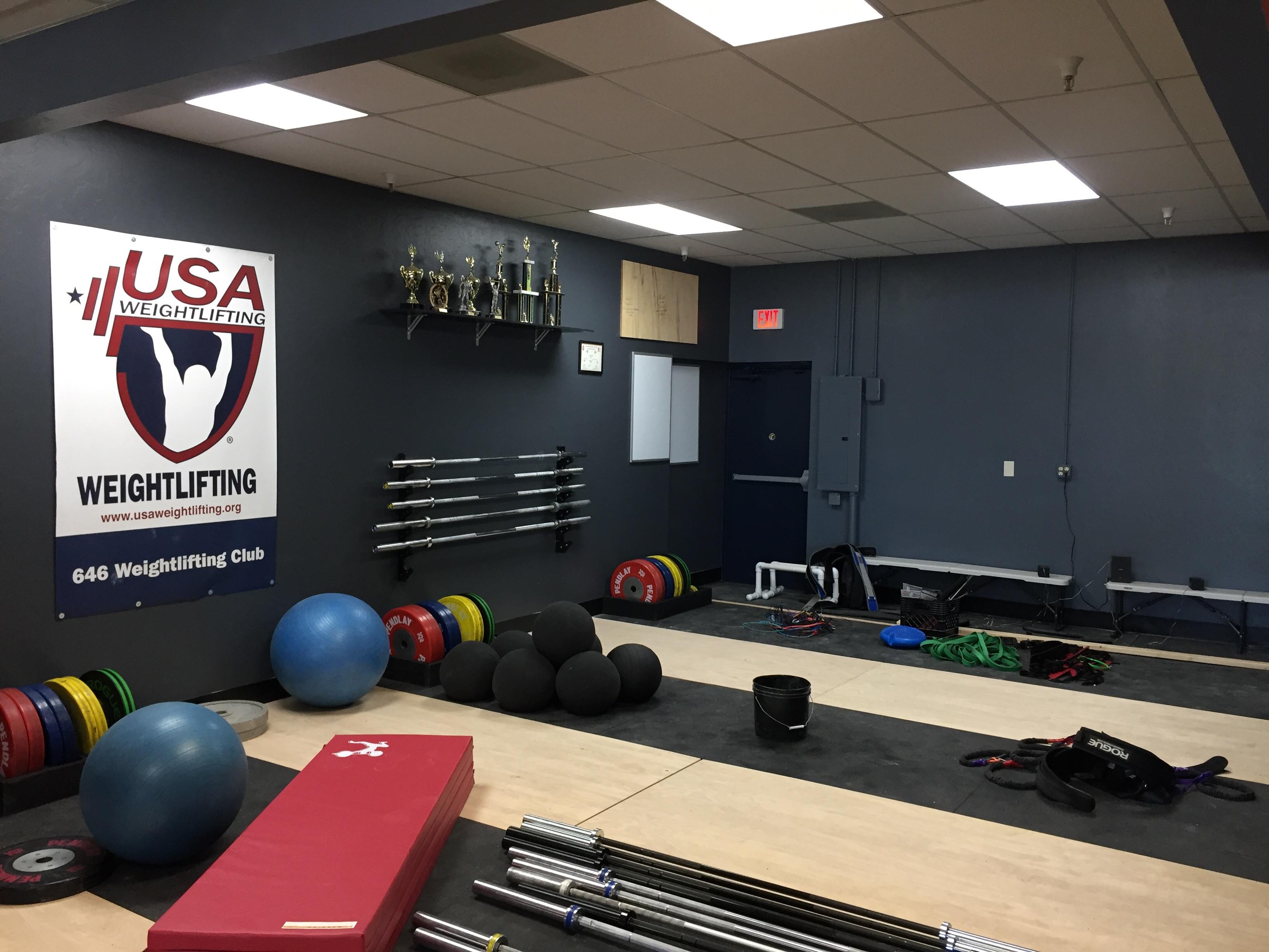 Brand new gym, brand new lifting area. It's coming together nicely r