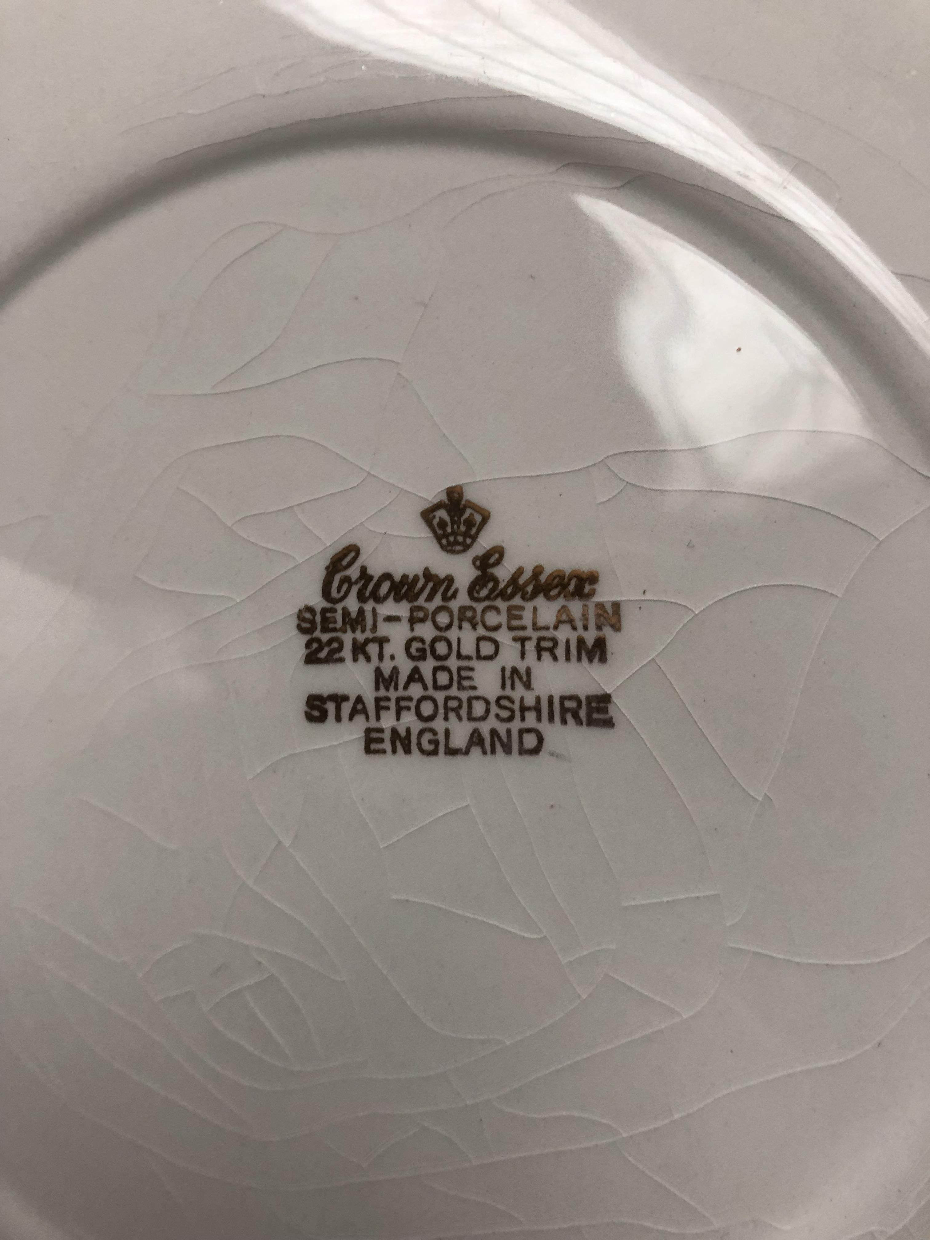 Hey my mom needs help identifying a plate that’s part of a set. If