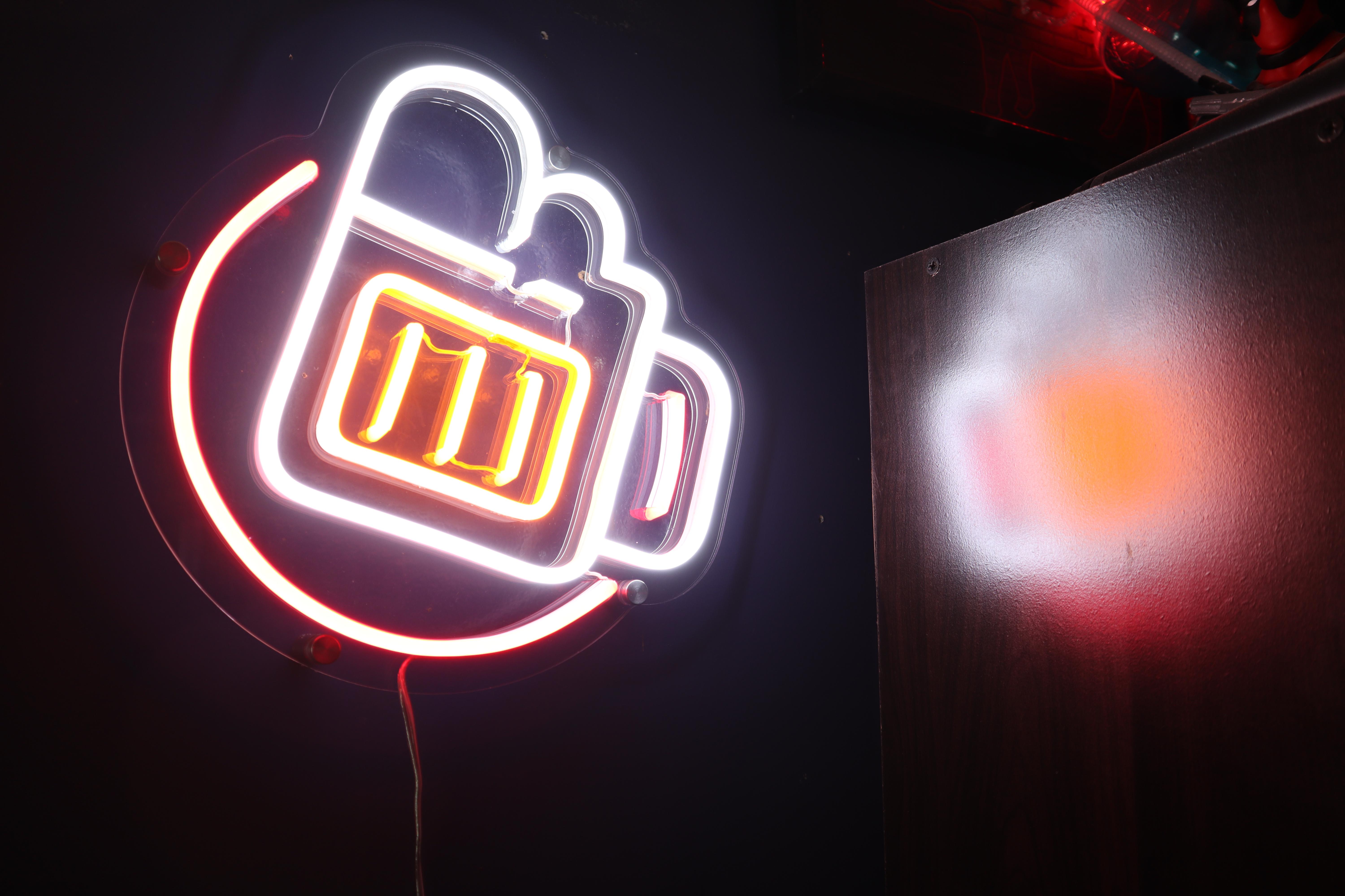 This is the best neon sign ever. r/ColdOnes