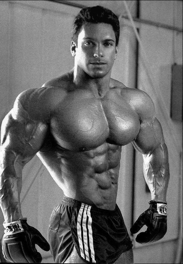 Rich Gaspari with a fully funded chest pump r/bodybuilding
