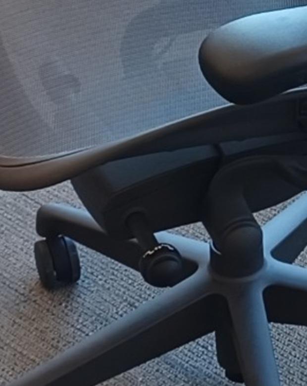What is this knob, does it support forward tilt? r/hermanmiller