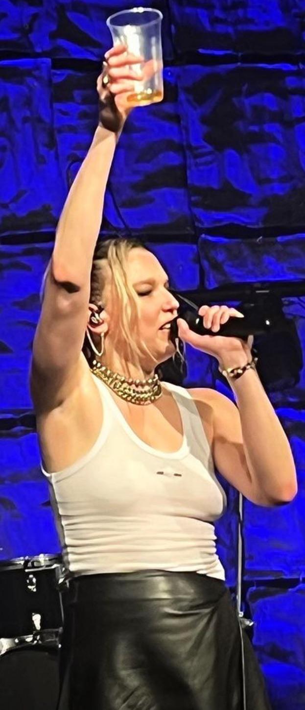 Lzzy Hale with no bra : Metalboners