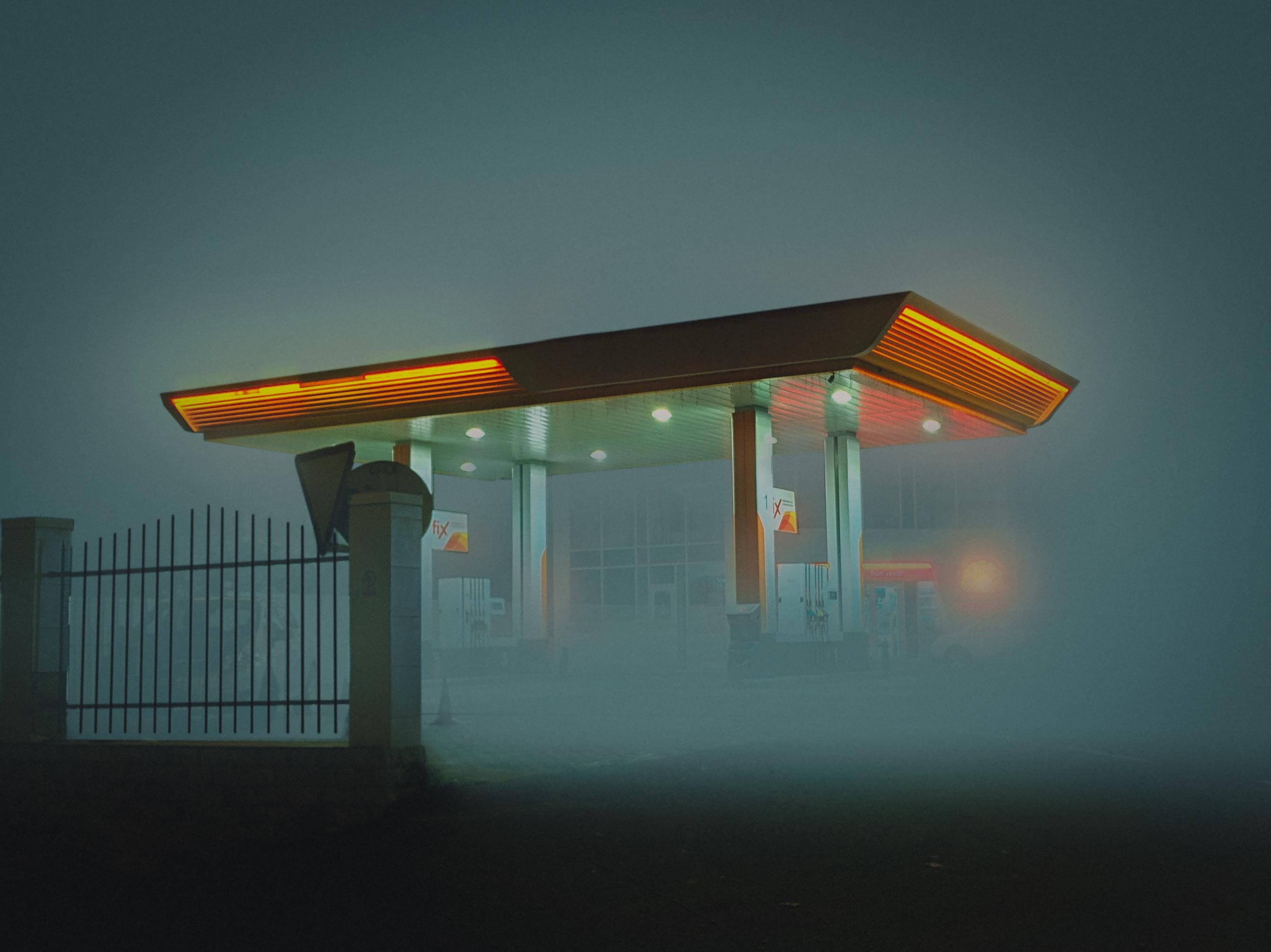 Foggy Gas Station r/FoggyPics