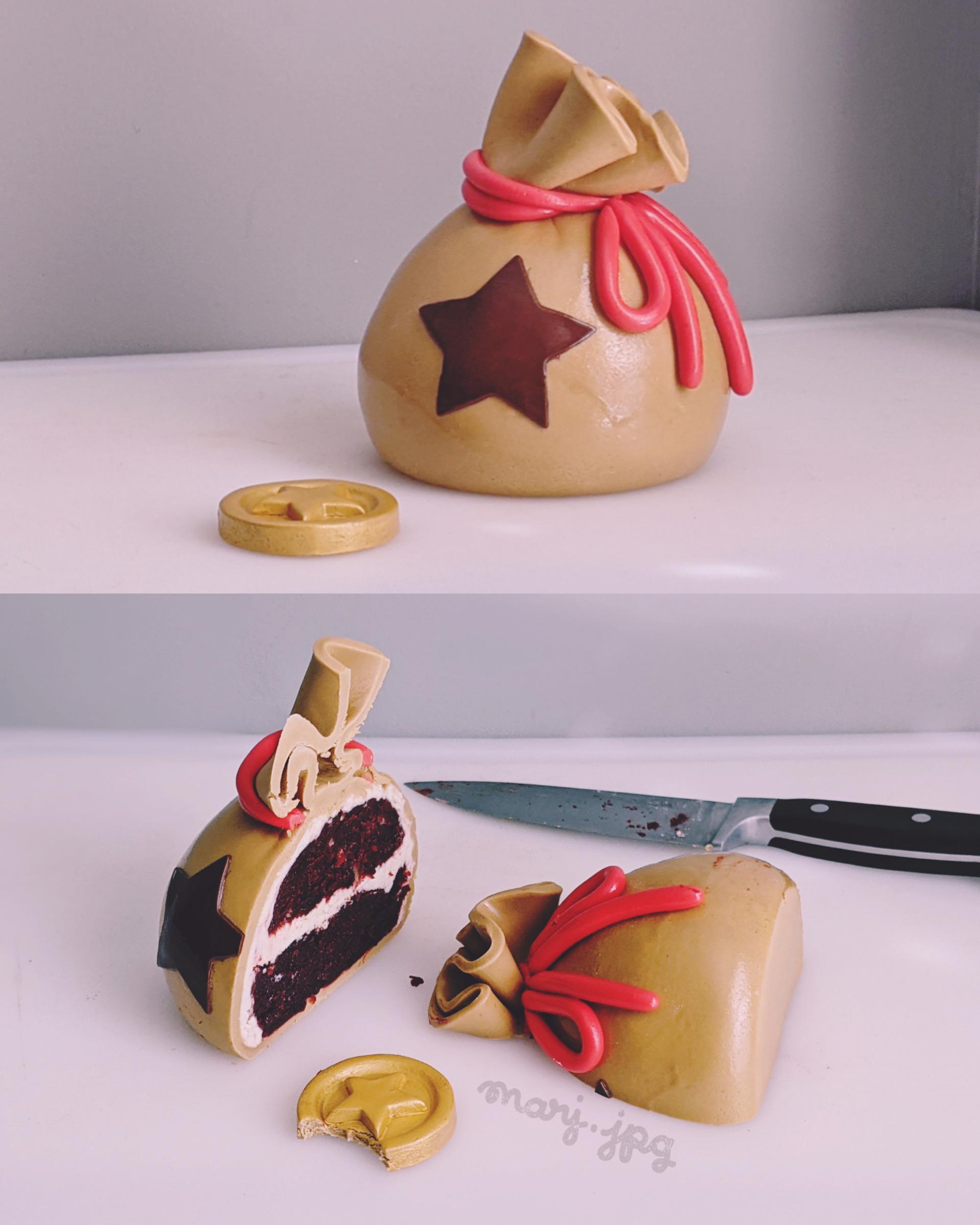 How cute is this Animal Crossing bell bag cake?! Tom Nook will not be
