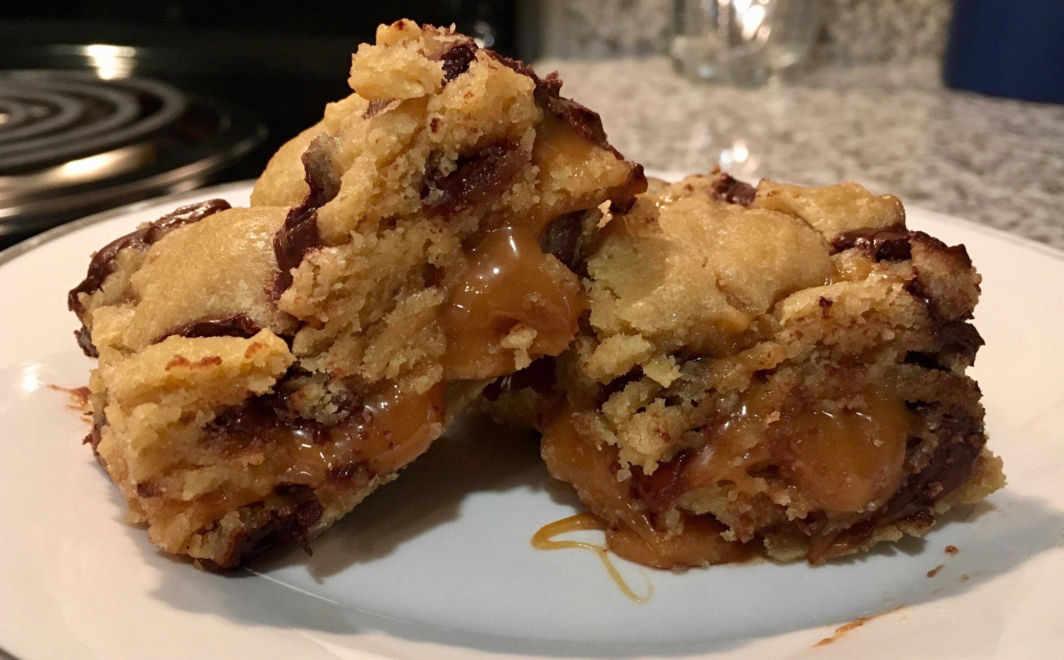 [Homemade] Caramel chocolate chip brownie bars food