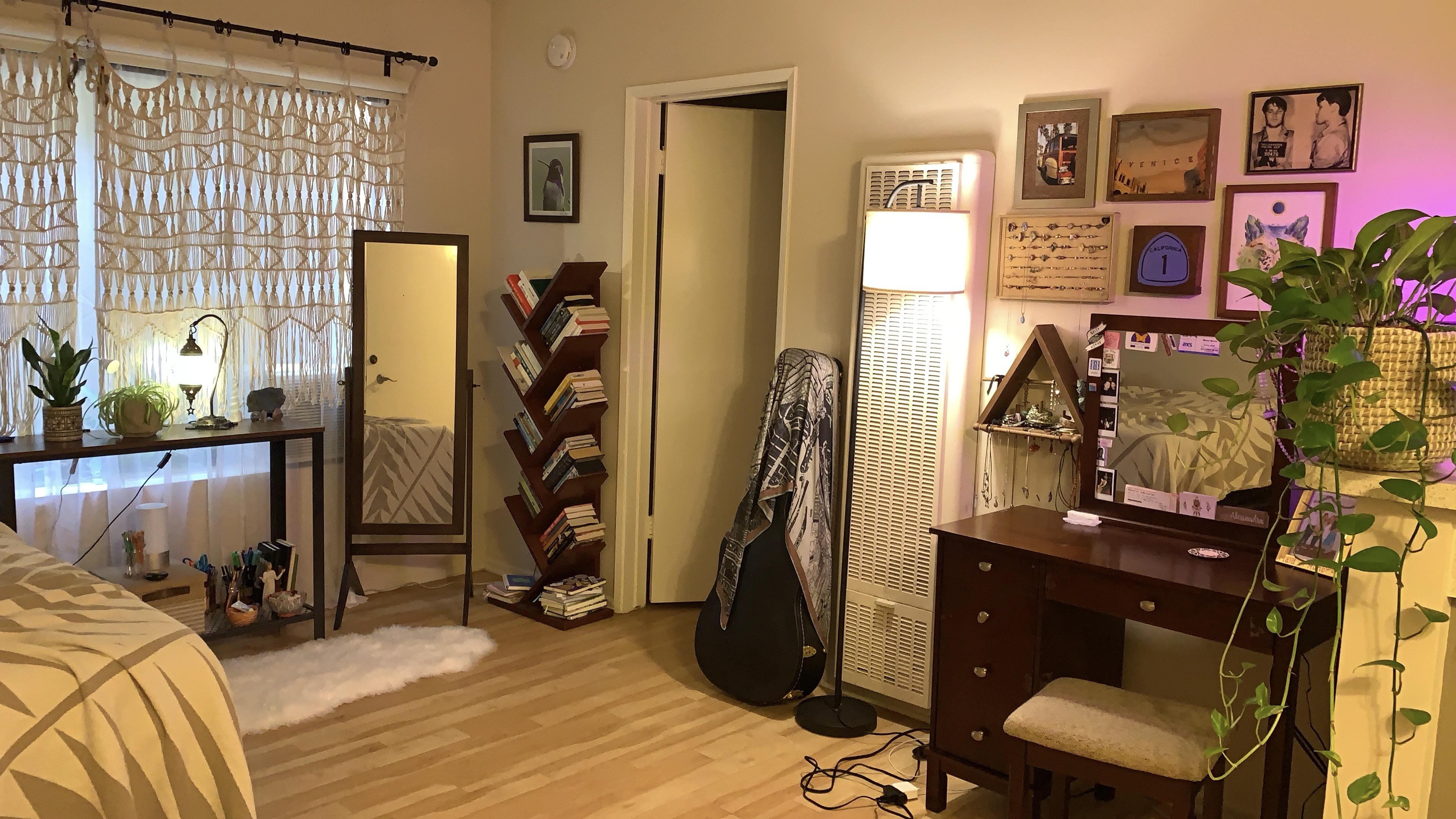 My studio apartment in Santa Monica r/CozyPlaces