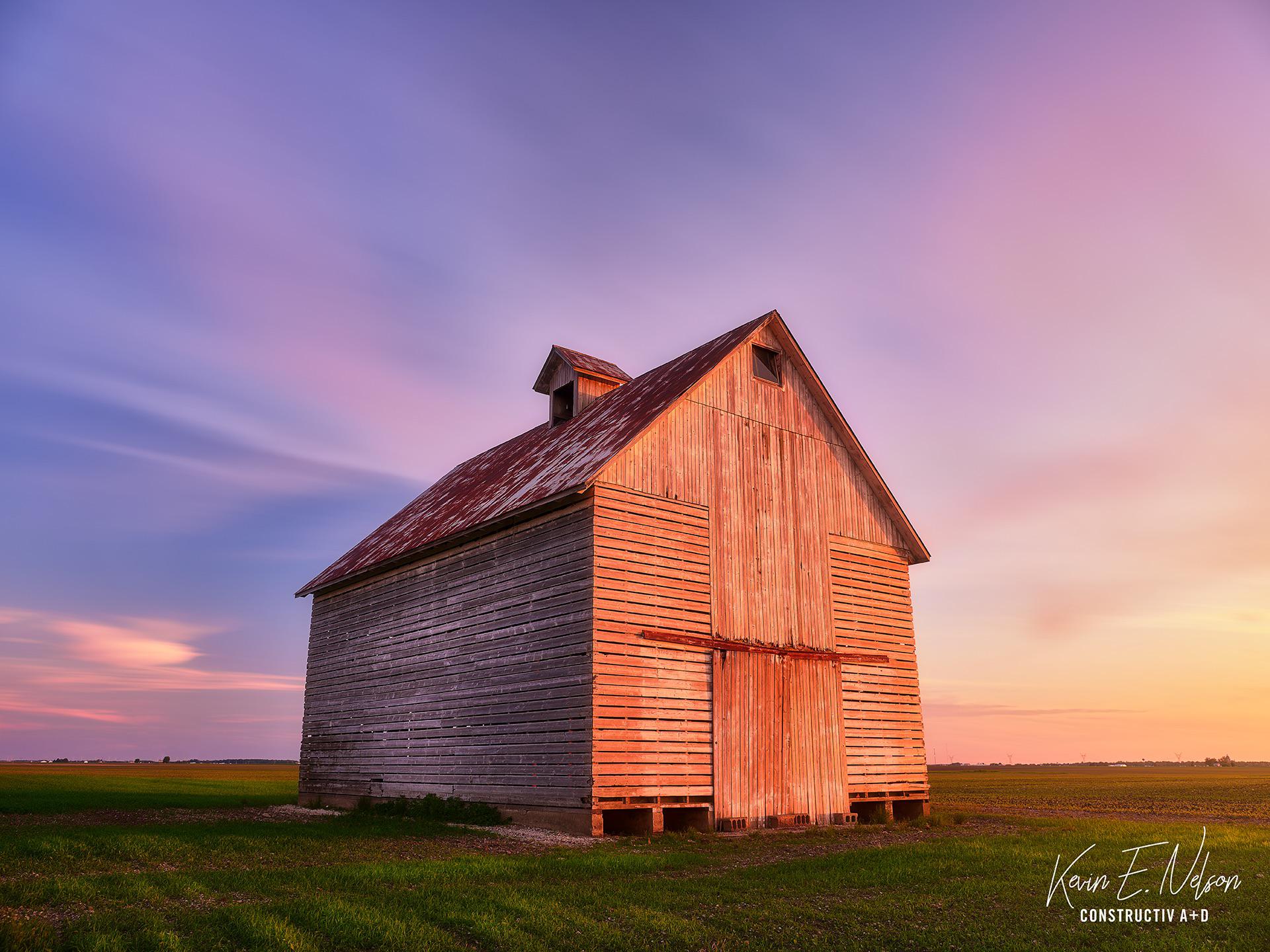 Corn Crib near Lexington IL [1920x1440][OC] r/ExposurePorn